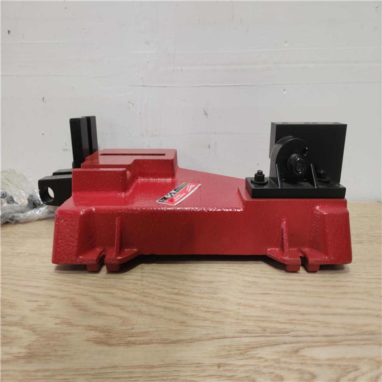 Phoenix Location NEW Milwaukee Portable Band Saw Table