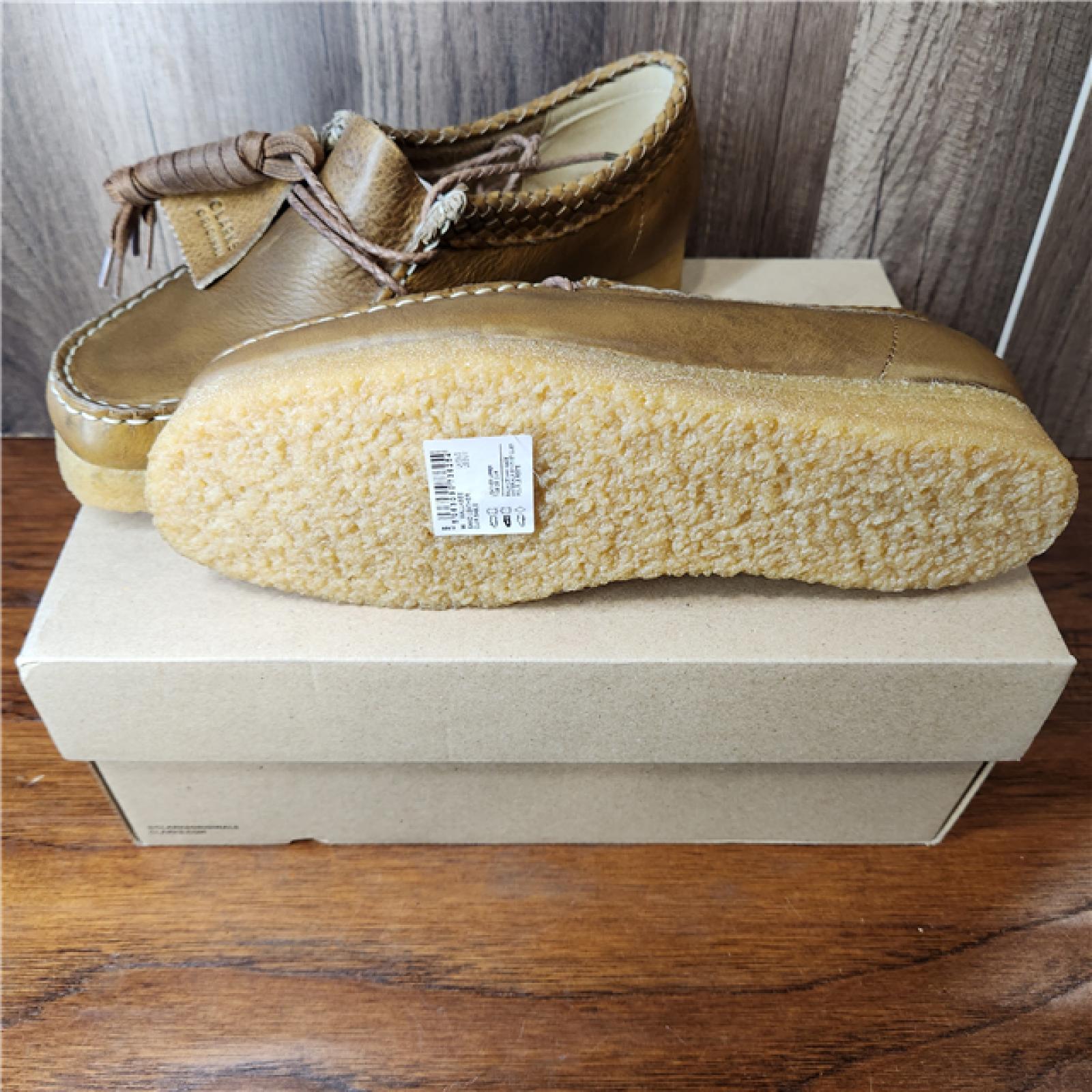 NEW! Clarks Original Leather Wallabees - Sand Leather - SZ 6.5