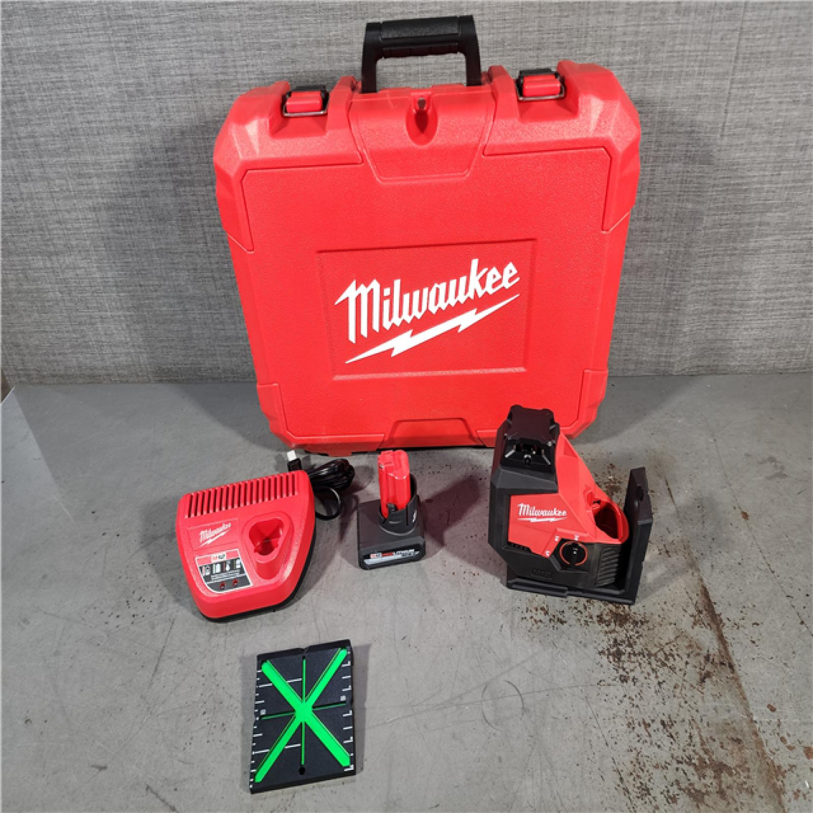 HOUSTON LOCATION - AS-IS (APPEARS LIKE NEW) M12 12-Volt Lithium-Ion Cordless Green 360-Degree Single Plane Laser Level Kit