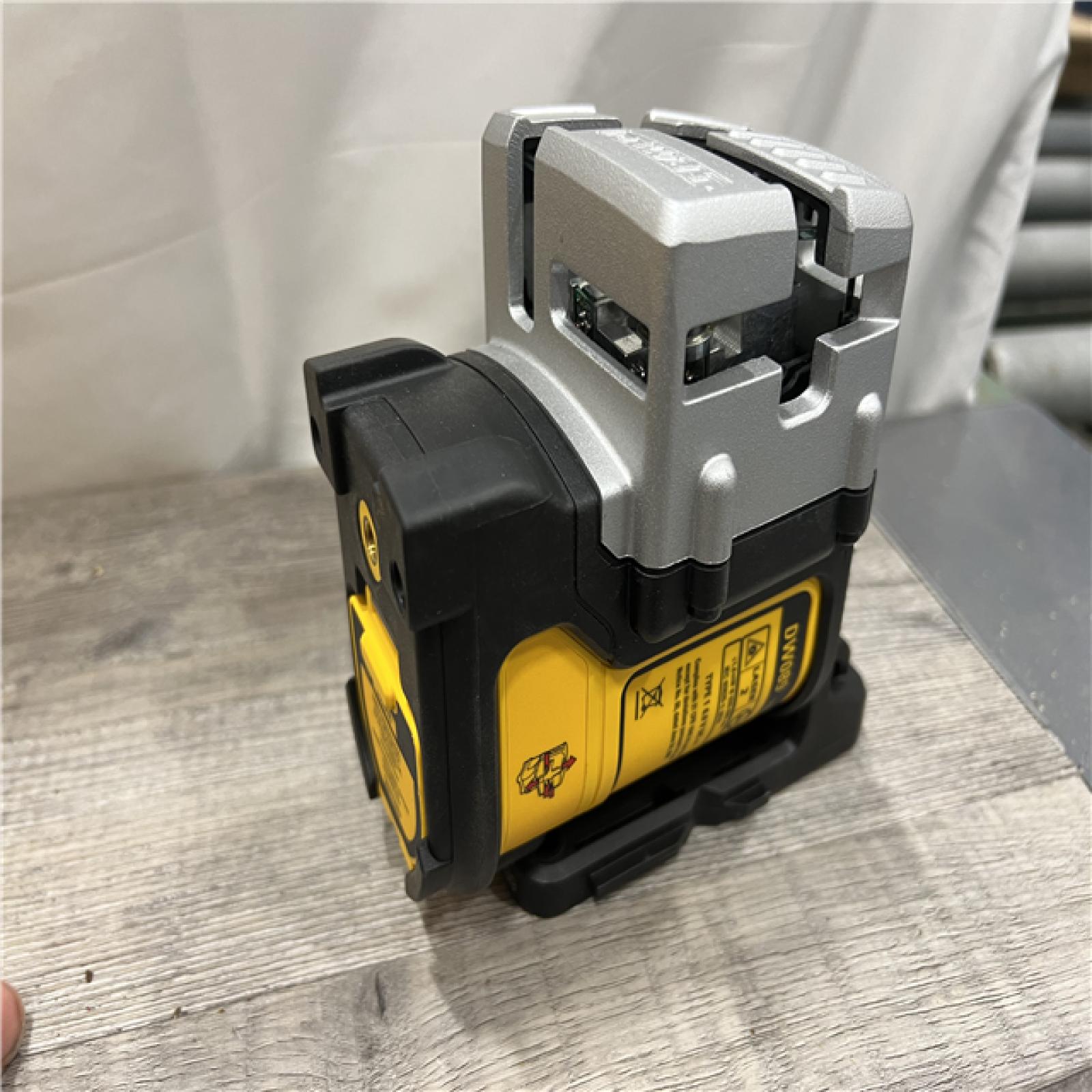 AS-IS DEWALT DW089K Self-Leveling 3-Beam Line Laser