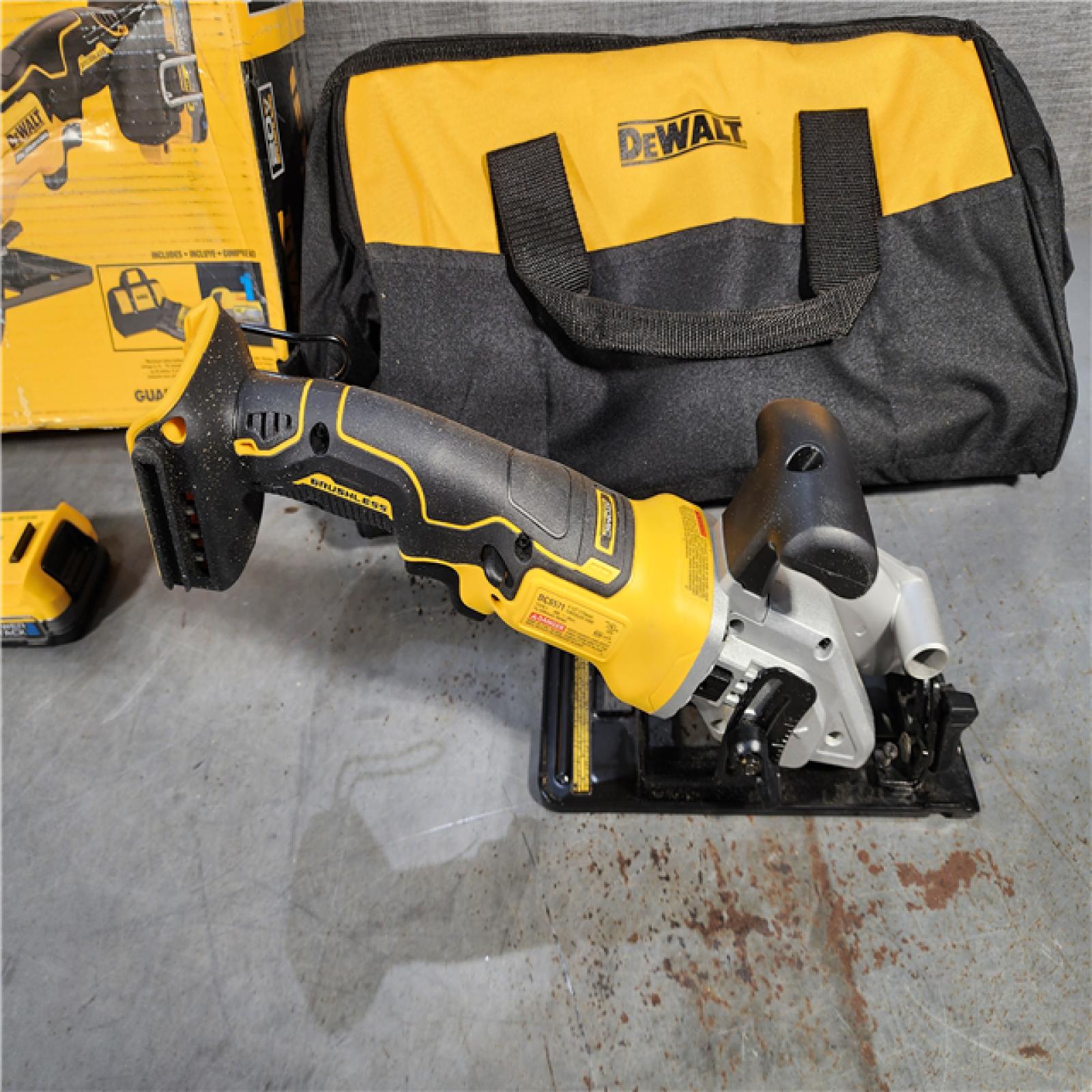 HOUSTON LOCATION - AS-IS DeWalt 20V MAX ATOMIC with POWERSTACK 4-1/2 in. Cordless Brushless Circular Saw Kit (Battery & Charger)