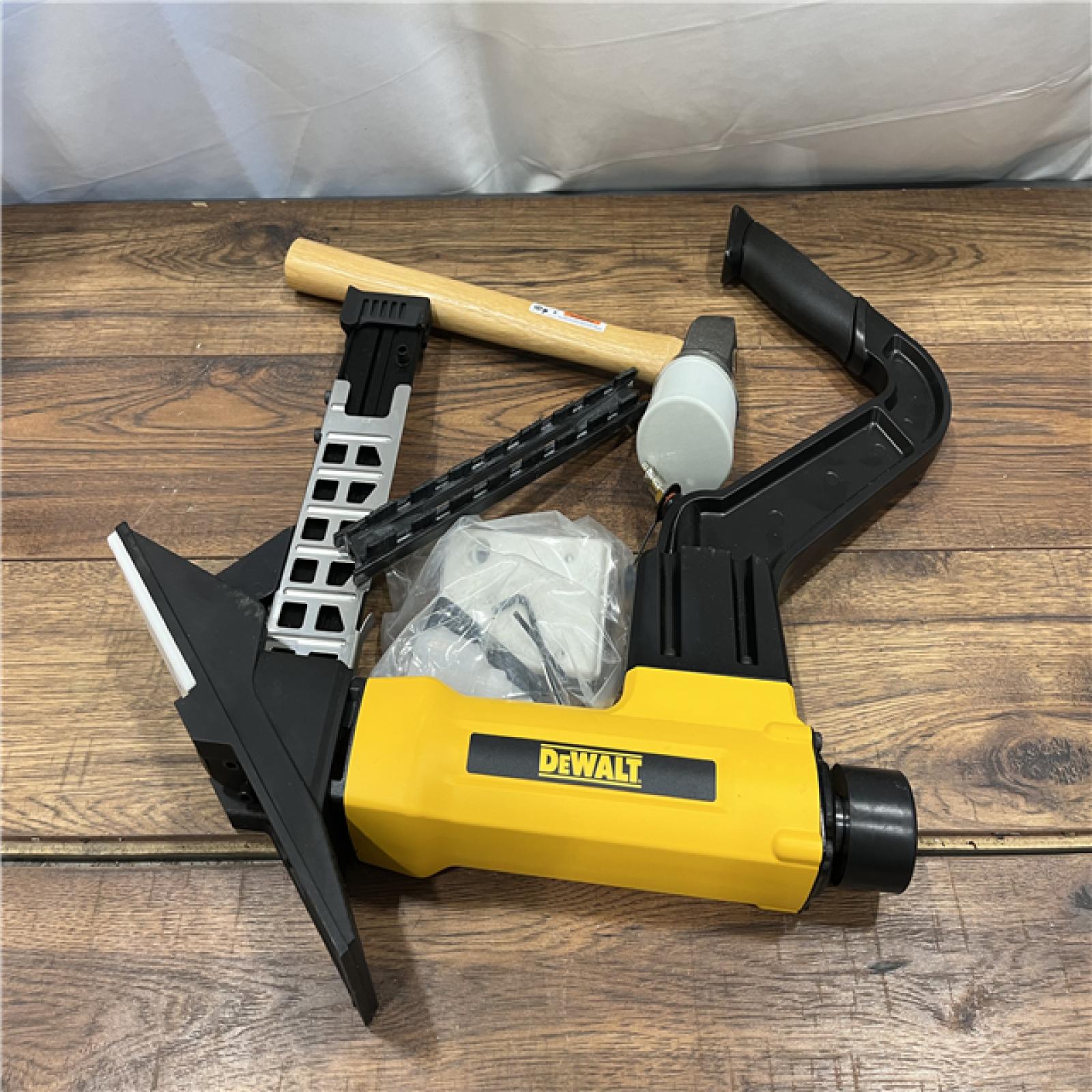 ASS-IS DEWALT 2-in-1 Pneumatic 15.5-Gauge and 16-Gauge Flooring Tool