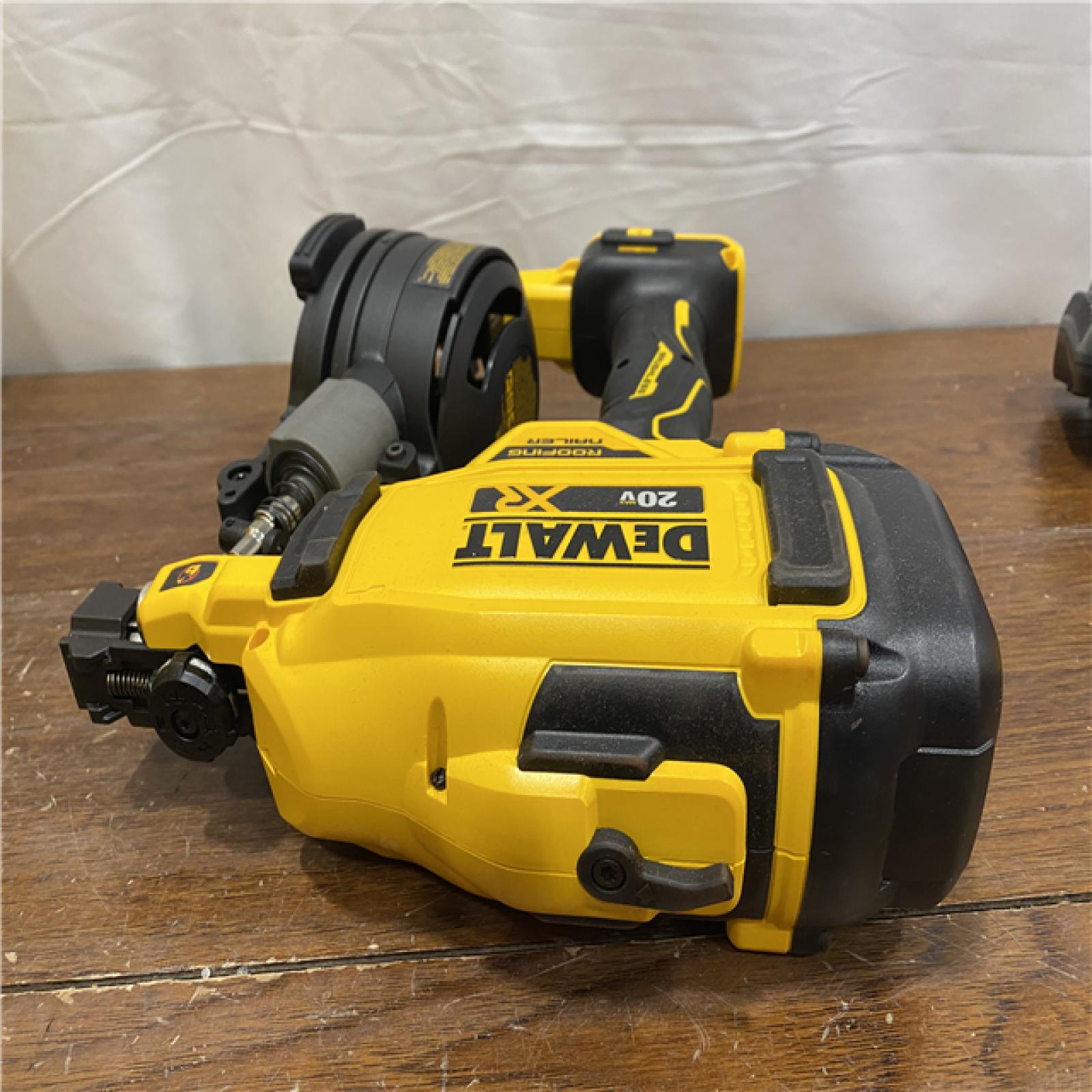 AS-ISDEWALT 2007898 Roofing Nailer Cordless