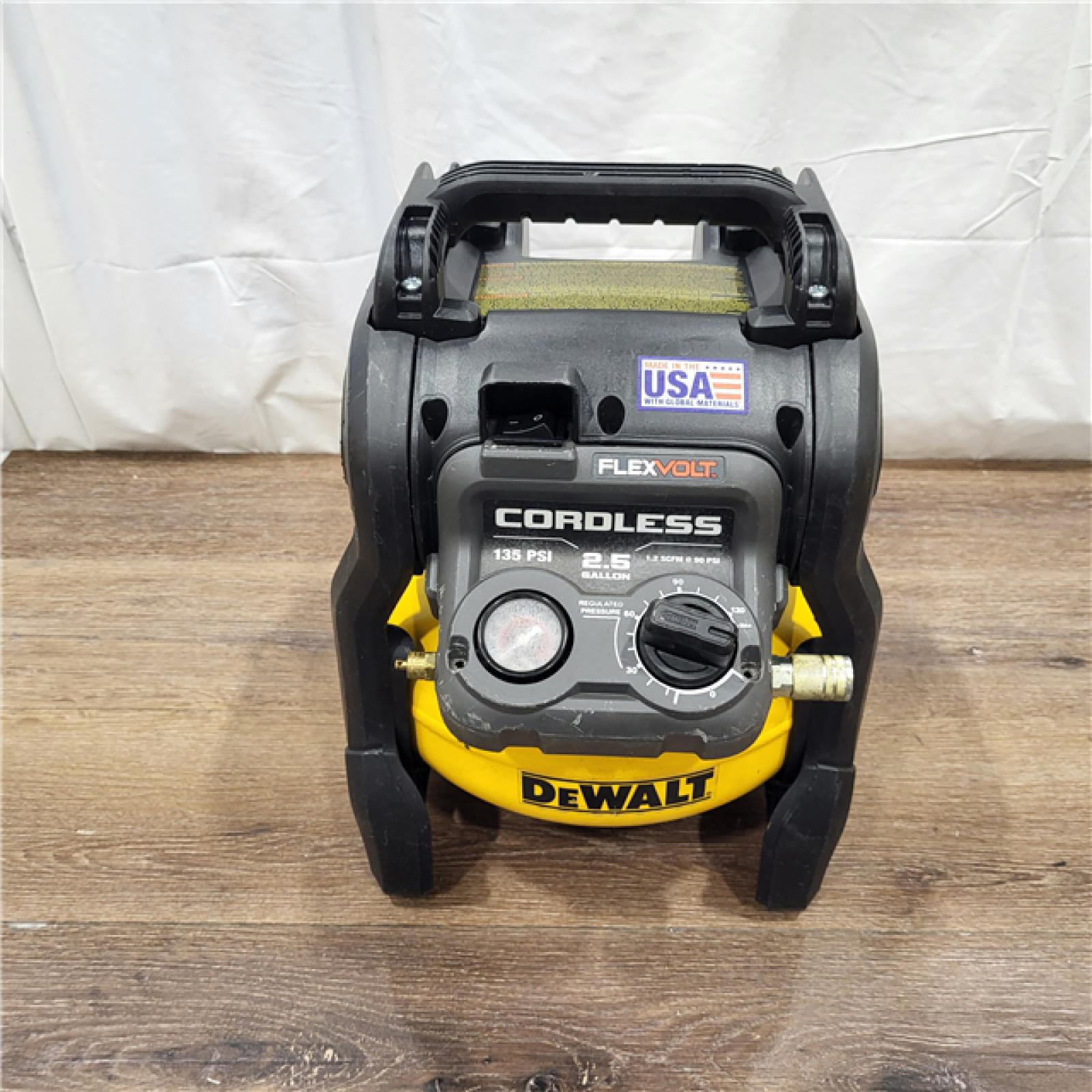 AS-IS DEWALT 20V MAX* 2-1/2 Gal. Brushless Cordless Air Compressor