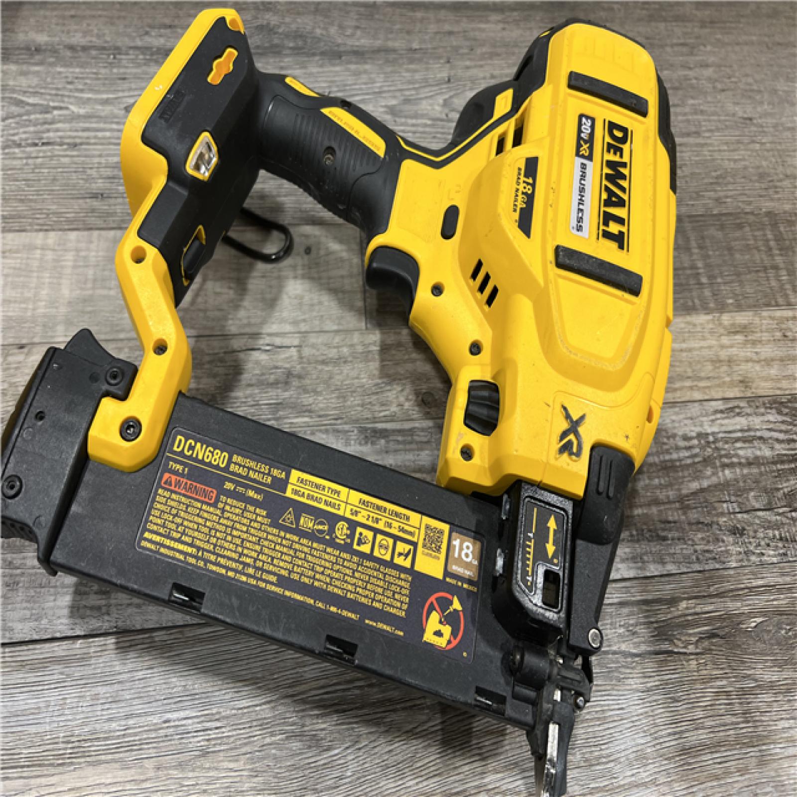 AS-IS DEWALT 20V MAX XR 18 Gauge Brad Nailer Kit