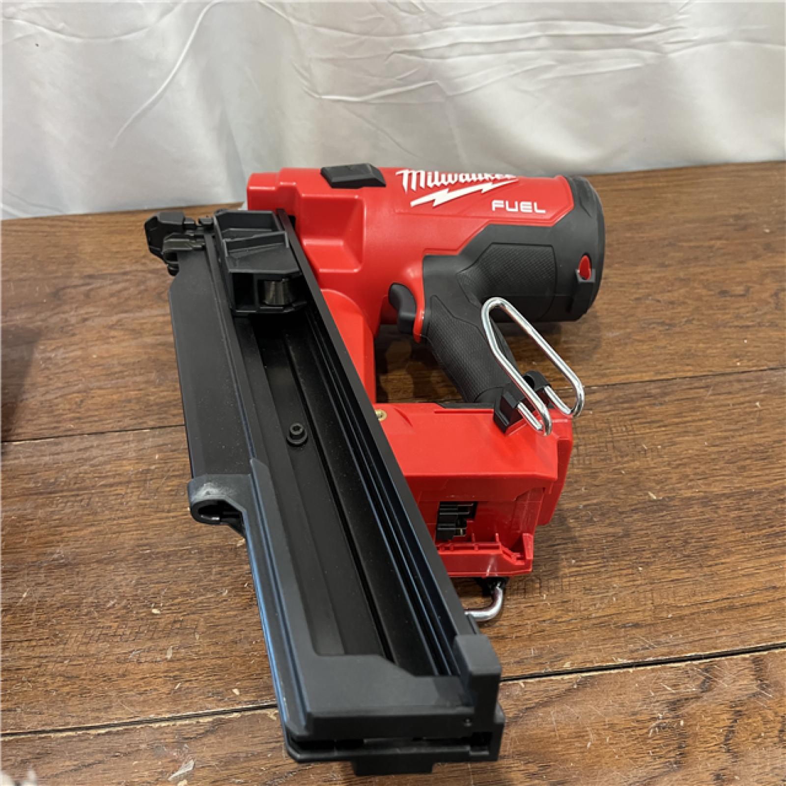 AS-ISMilwaukee 2744-20 M18 FUEL 3-1/2 in. 18-Volt 21-Degree Lithium-Ion Brushless Cordless Framing Nailer (Tool-Only) (Refurbished)