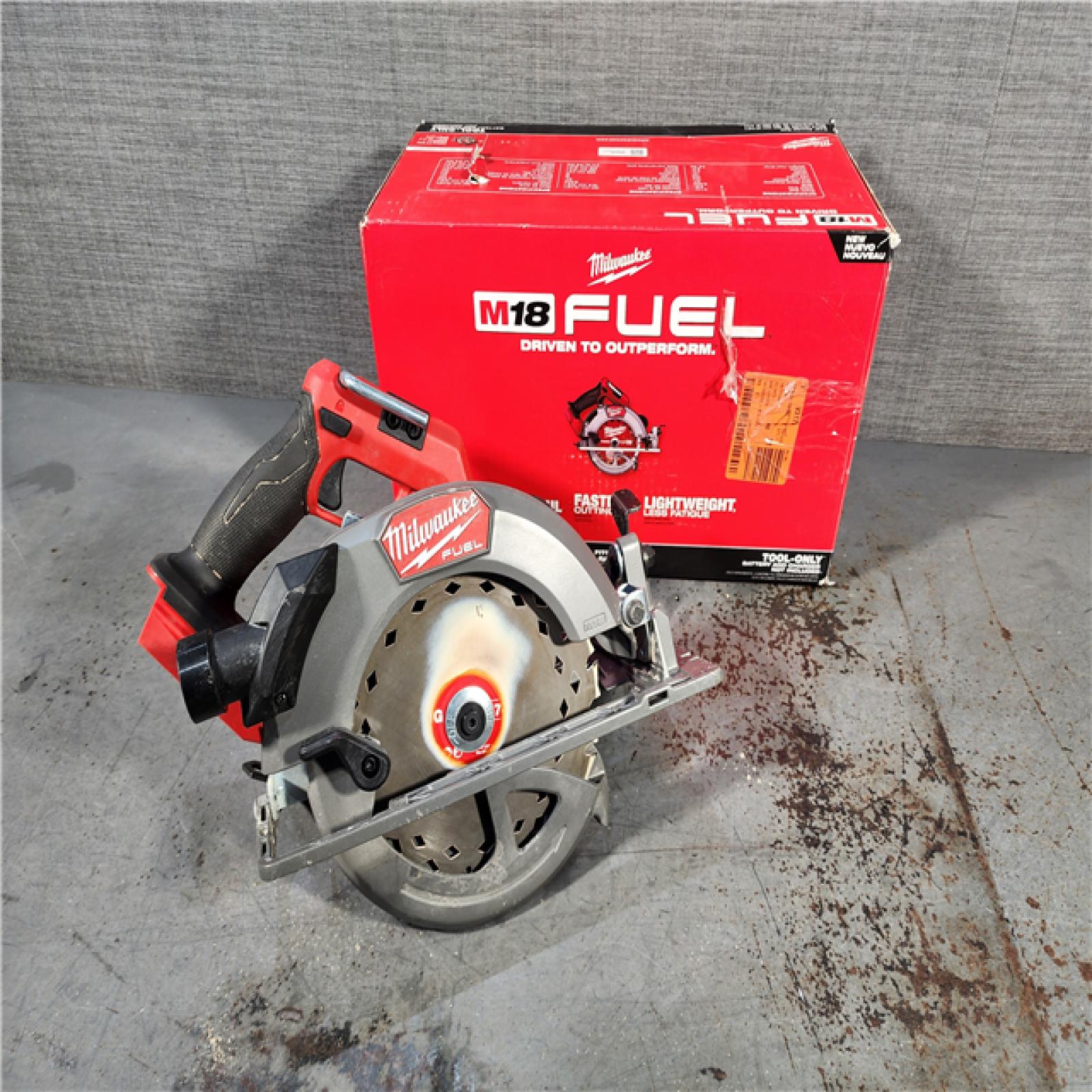 HOUSTON LOCATION - AS-IS Milwaukee M18 FUEL 18V Lithium-Ion Brushless Cordless 7-1/4 in. Circular Saw (Tool-Only)