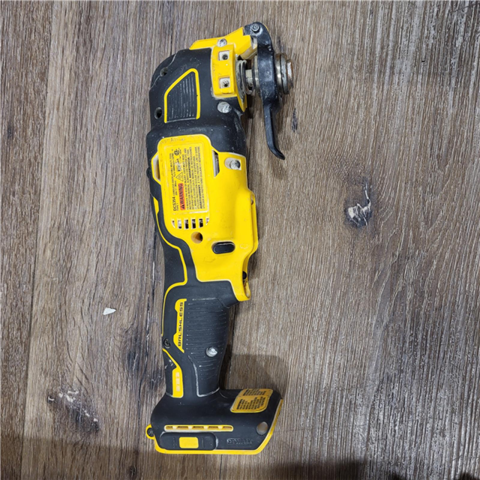 AS-IS DEWALT 20-Volt MAX Lithium-Ion Cordless Brushless Oscillating Multi-Tool Kit