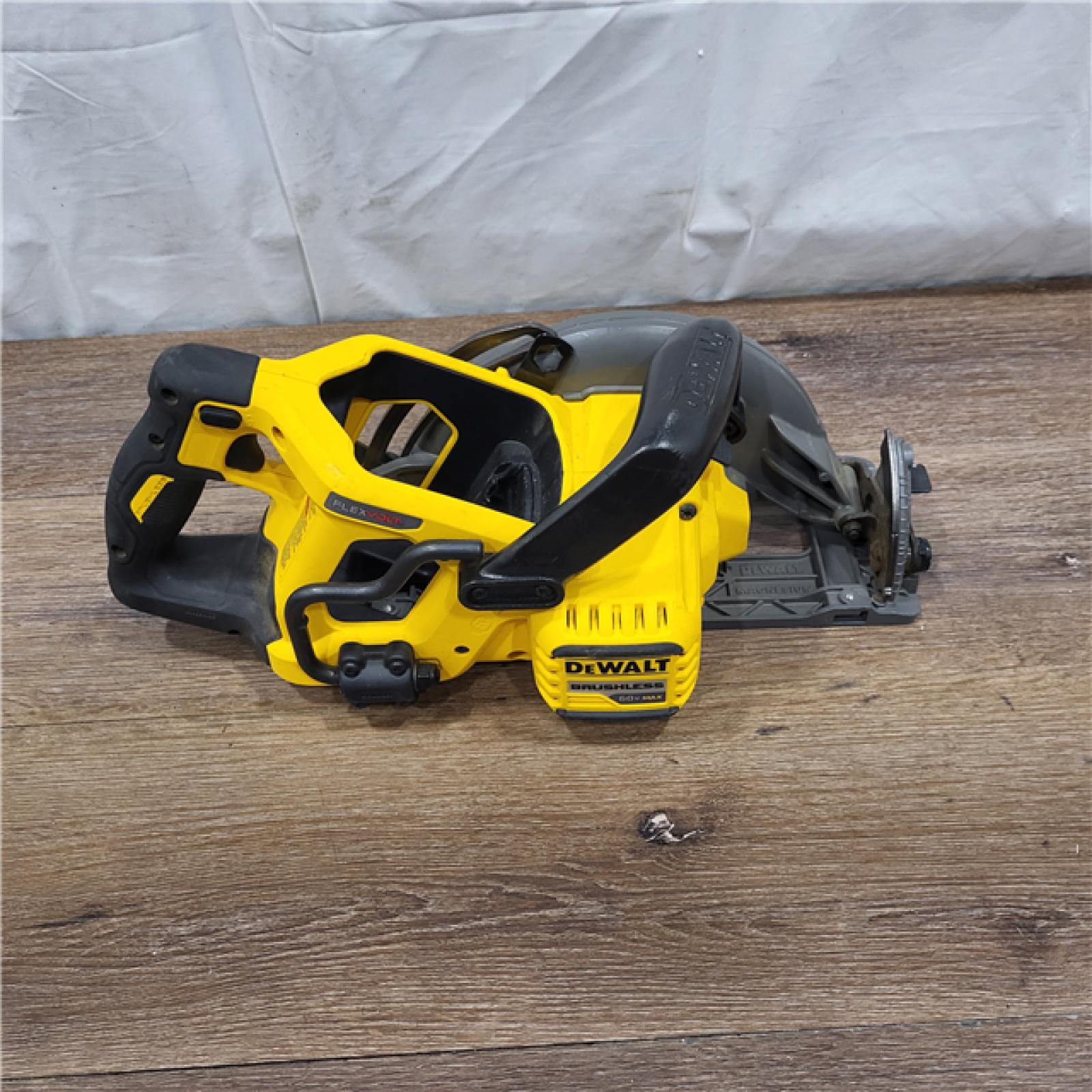 AS-IS FLEXVOLT 60V MAX Cordless Brushless 7-1/4 in. Wormdrive Style Circular Saw (Tool Only)