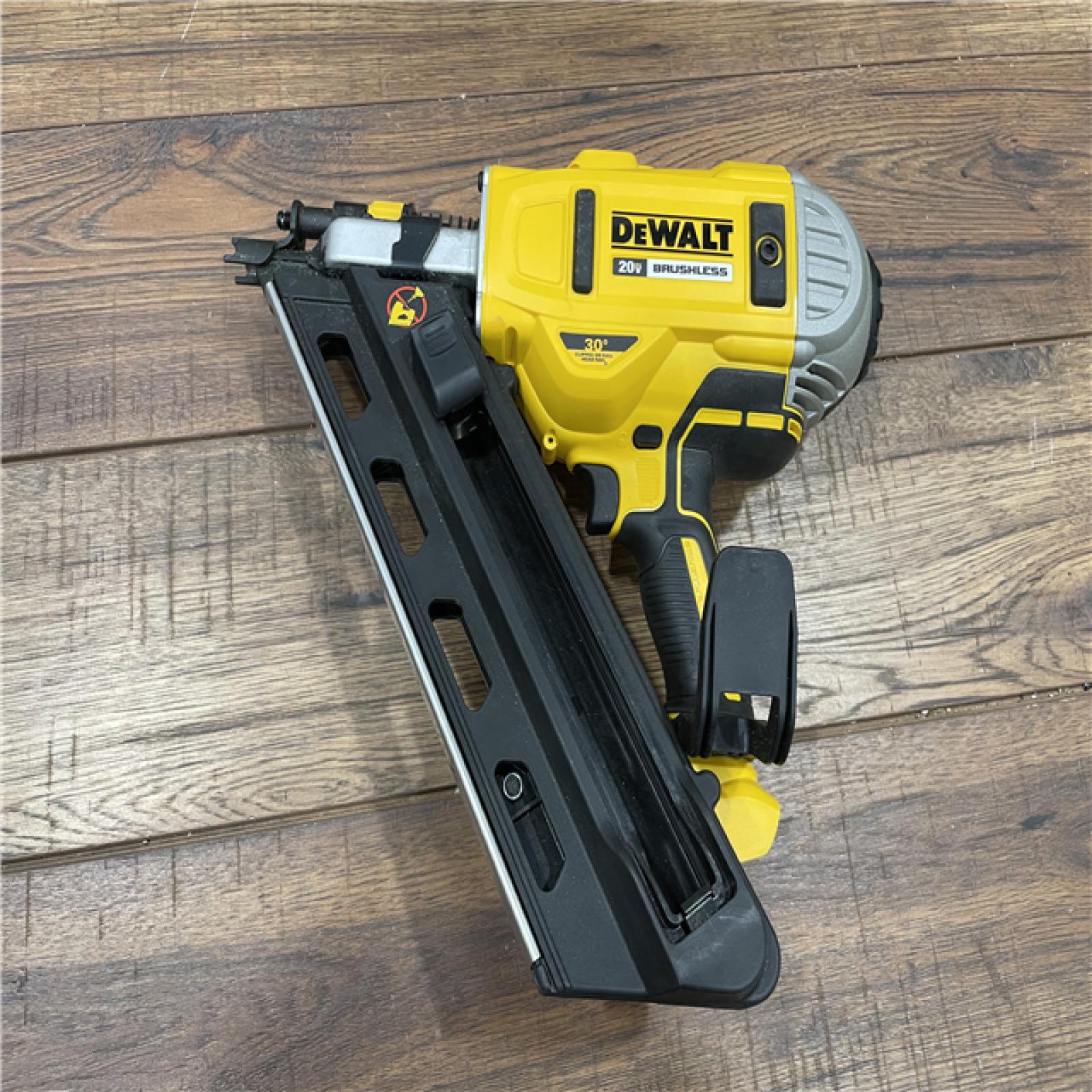 AS-IS DeWalt 20V MAX Brushless Cordless 2-Speed 30° Paper Collated Framing Nailer Kit