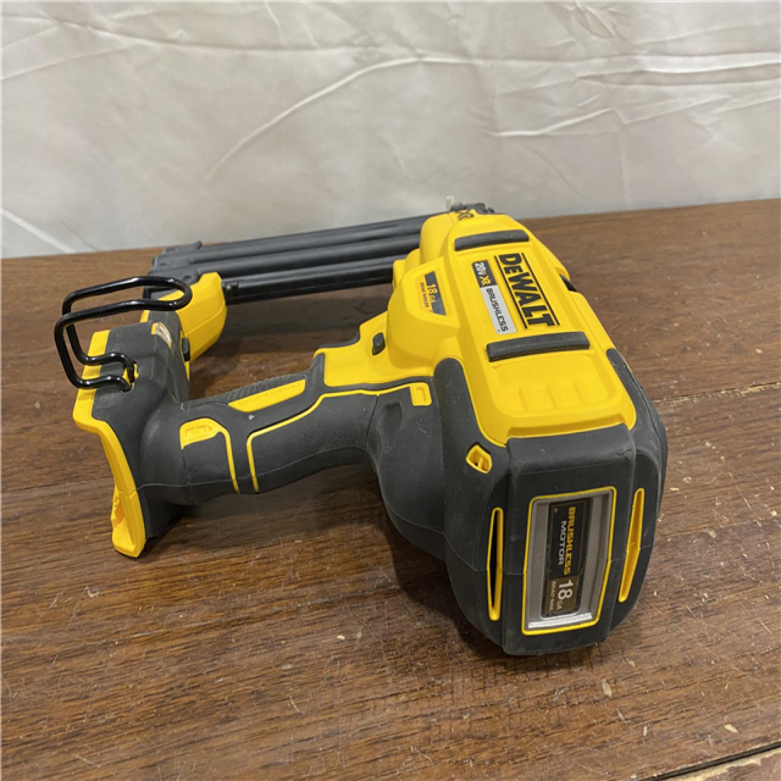 AS-ISDeWalt 20V MAX XR Lithium-Ion Electric Cordless 18-Gauge Brad Nailer (Tool Only)