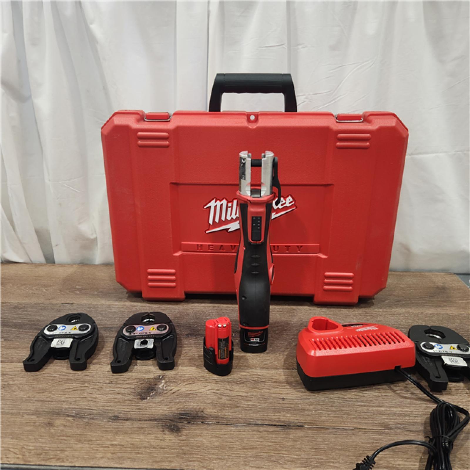 AS IS Milwaukee M12 Force Logic Press Tool 1/2 in. to 1 in. Kit