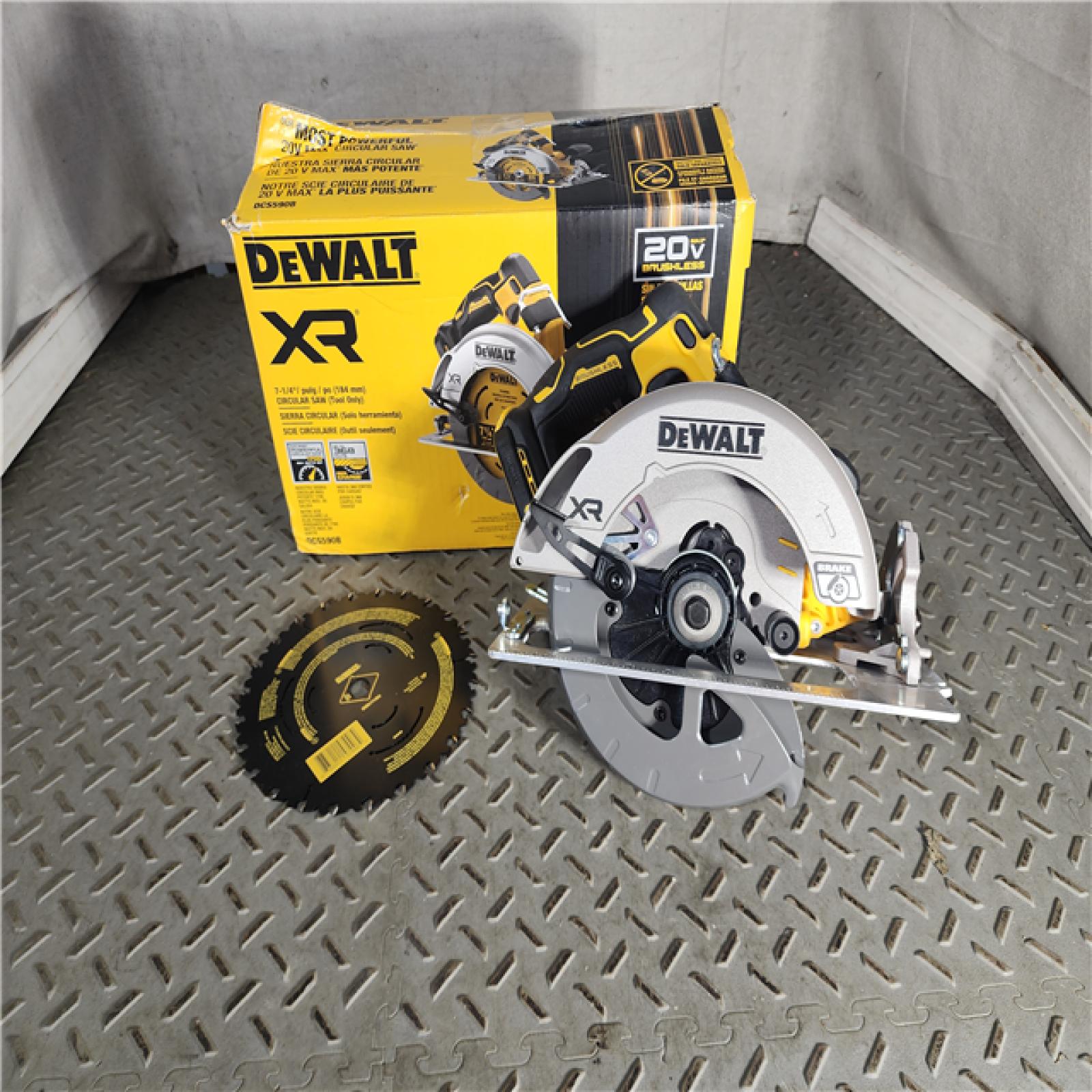 HOUSTON LOCATION - AS-IS (APPEARS LIKE NEW) 20-Volt MAX 7-1/4 in. Cordless Circular Saw (Tool Only)