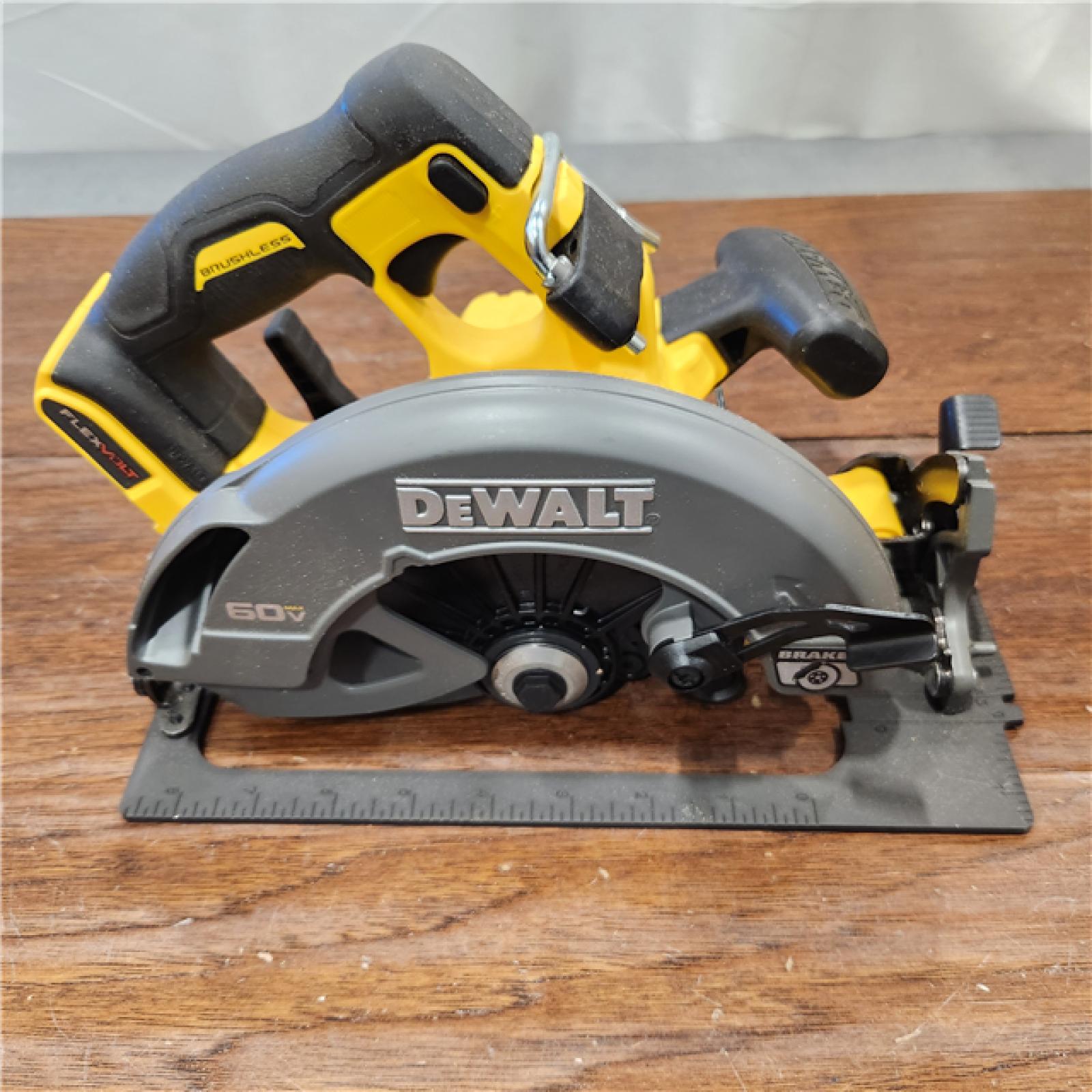 AS-IS DeWALT Flexvolt Max 7-1/4  60V Brushless Circular Saw DCS578B