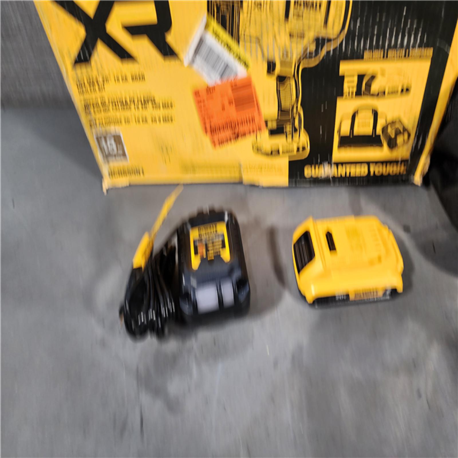 HOUSTON LOCATION - AS-IS DEWALT 20V MAX XR 18 Gauge Brad Nailer Kit