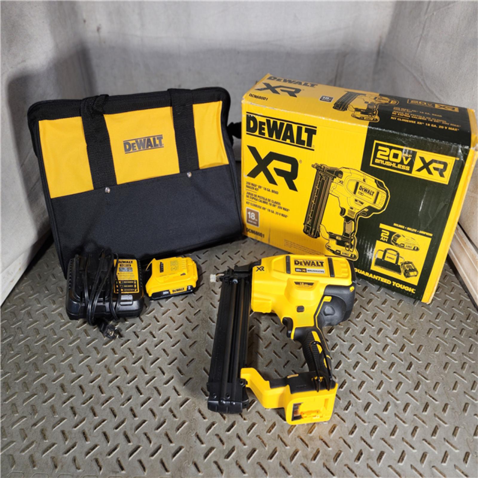 HOUSTON LOCATION - AS-IS (APPEARS LIKE NEW) DEWALT 20V MAX XR 18 Gauge Brad Nailer Kit