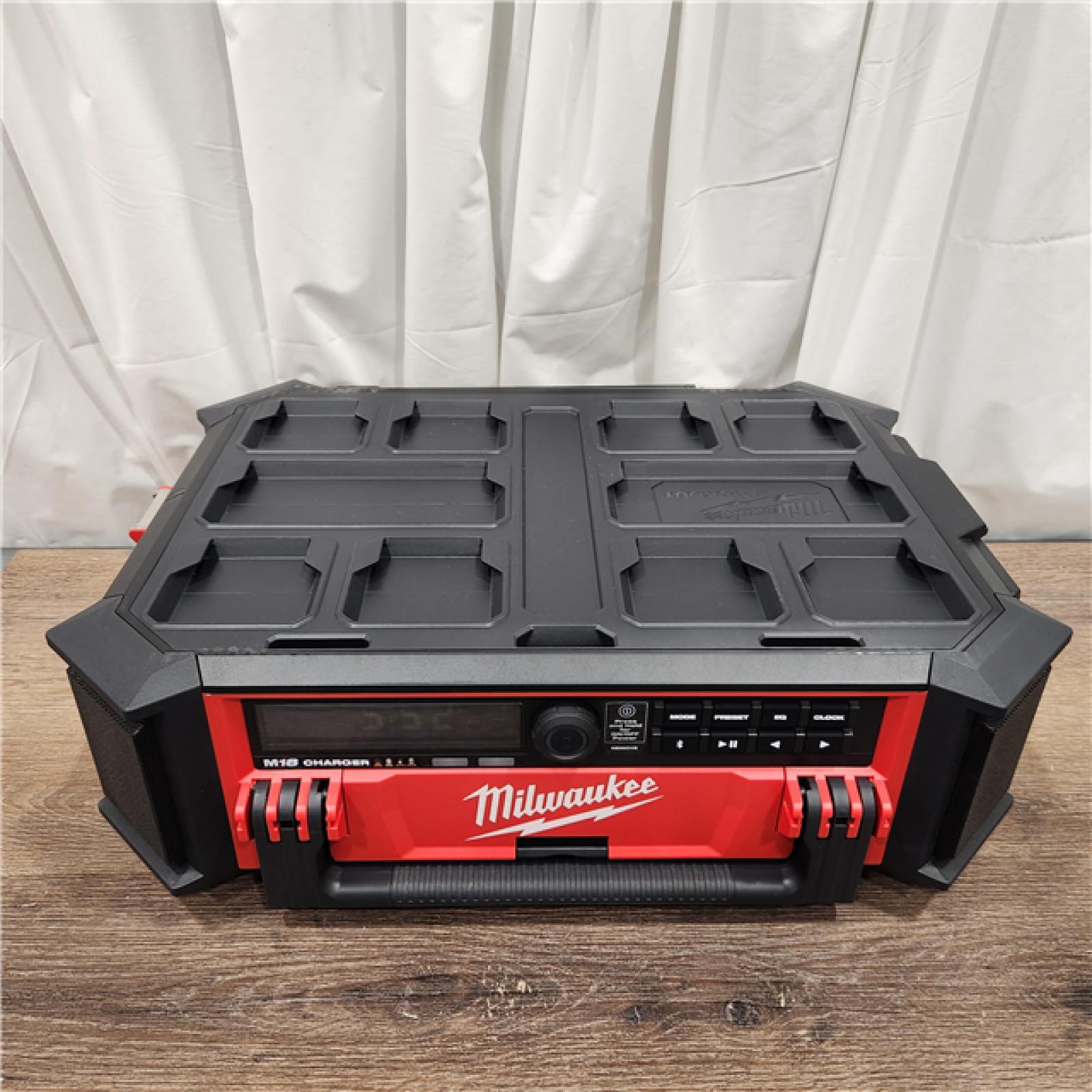 AS-IS Milwaukee 2950-20 18V M18 PACKOUT Lithium-Ion Cordless Radio + Charger (Tool Only)