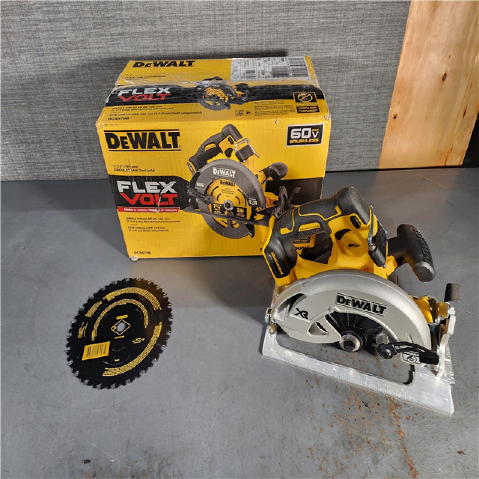 HOUSTON LOCATION - AS-IS DeWALT Flexvolt Max 7-1/4  60V Brushless Circular Saw DCS578B