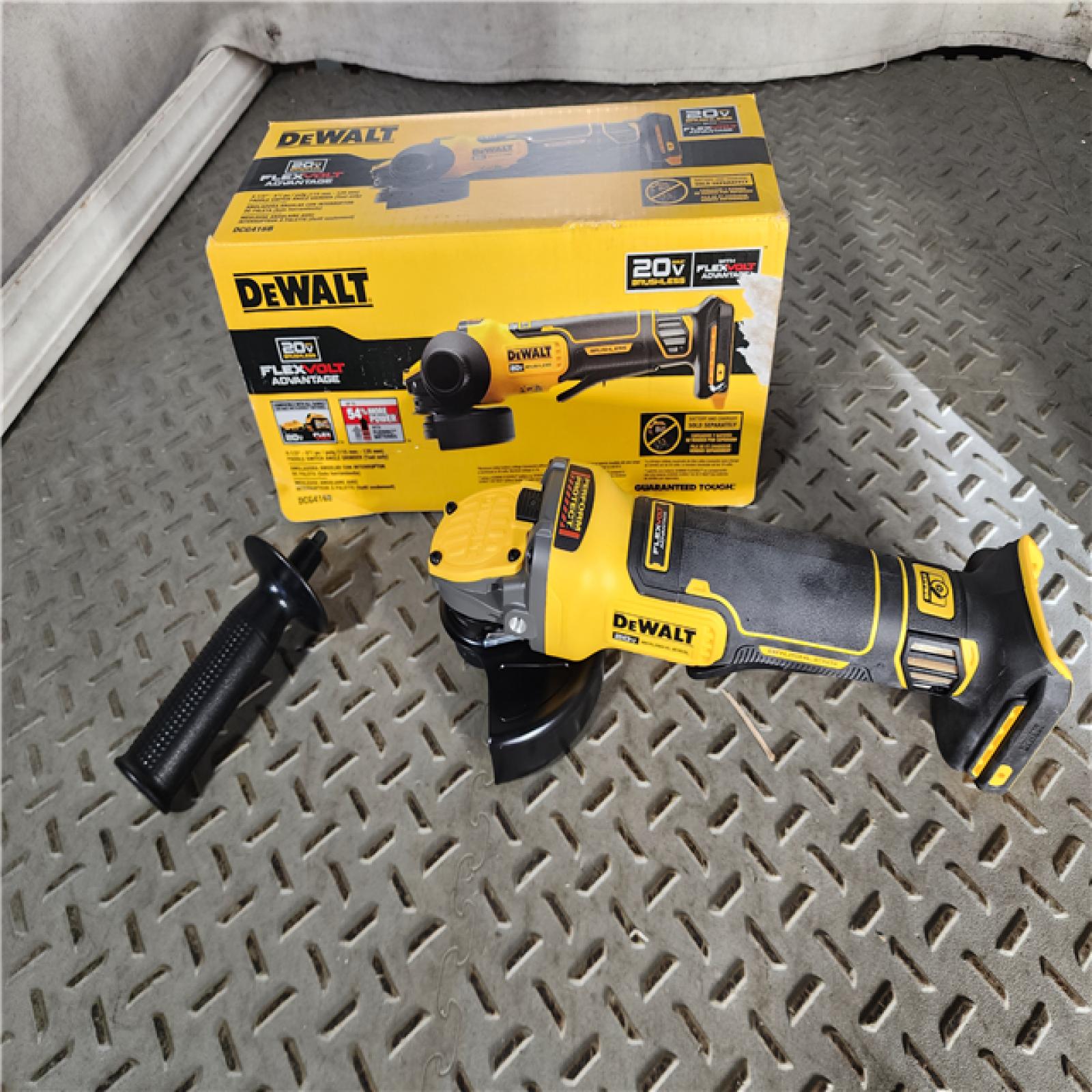 HOUSTON LOCATION - AS-IS (APPEARS LIKE NEW) 20V MAX Cordless Brushless 4.5 - 5 in. Paddle Switch Angle Grinder with FLEXVOLT ADVANTAGE (Tool Only)