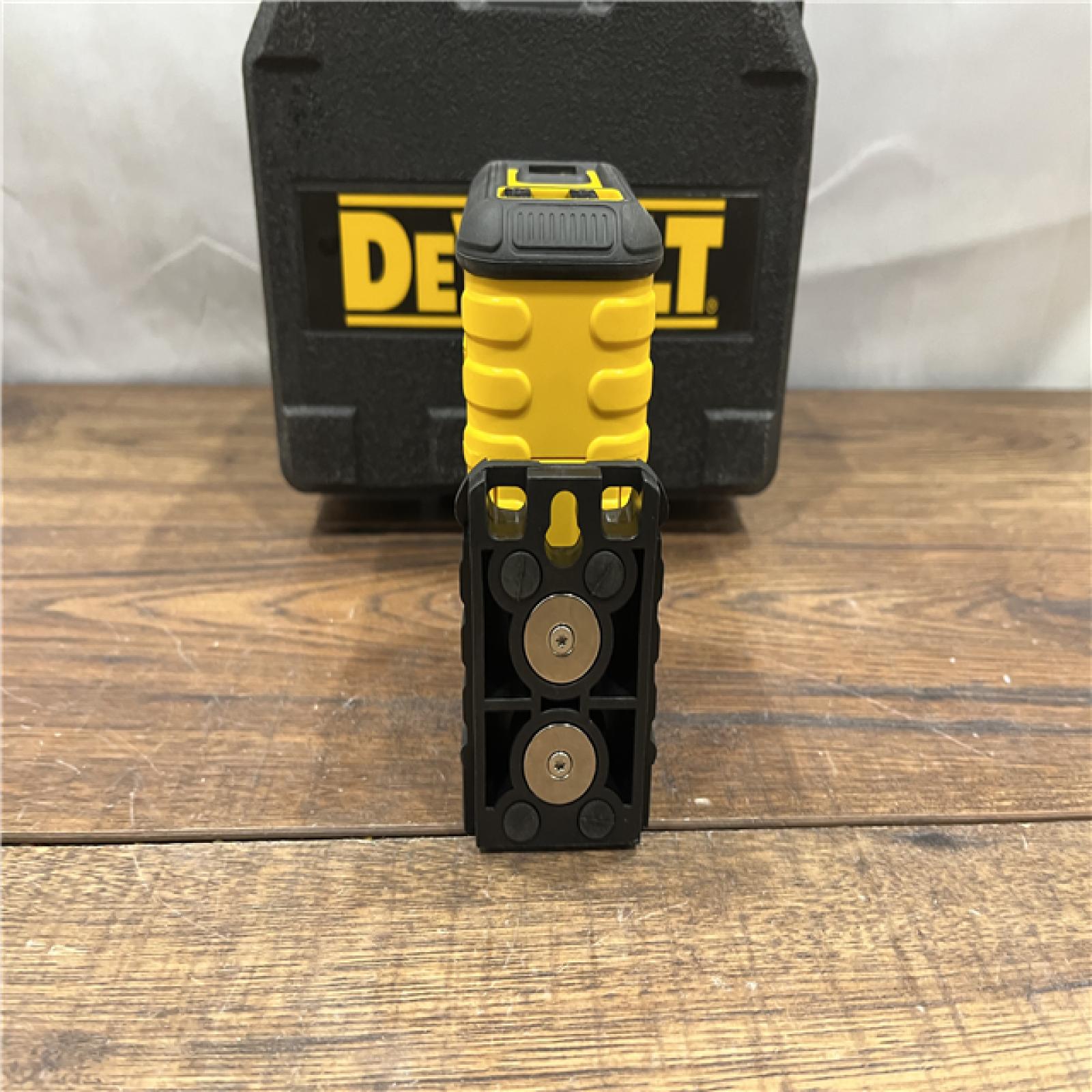 AS IS DEWALT 120 Ft. Green Self-Leveling 3-Spot Laser Level with (2) AA Batteries & Case