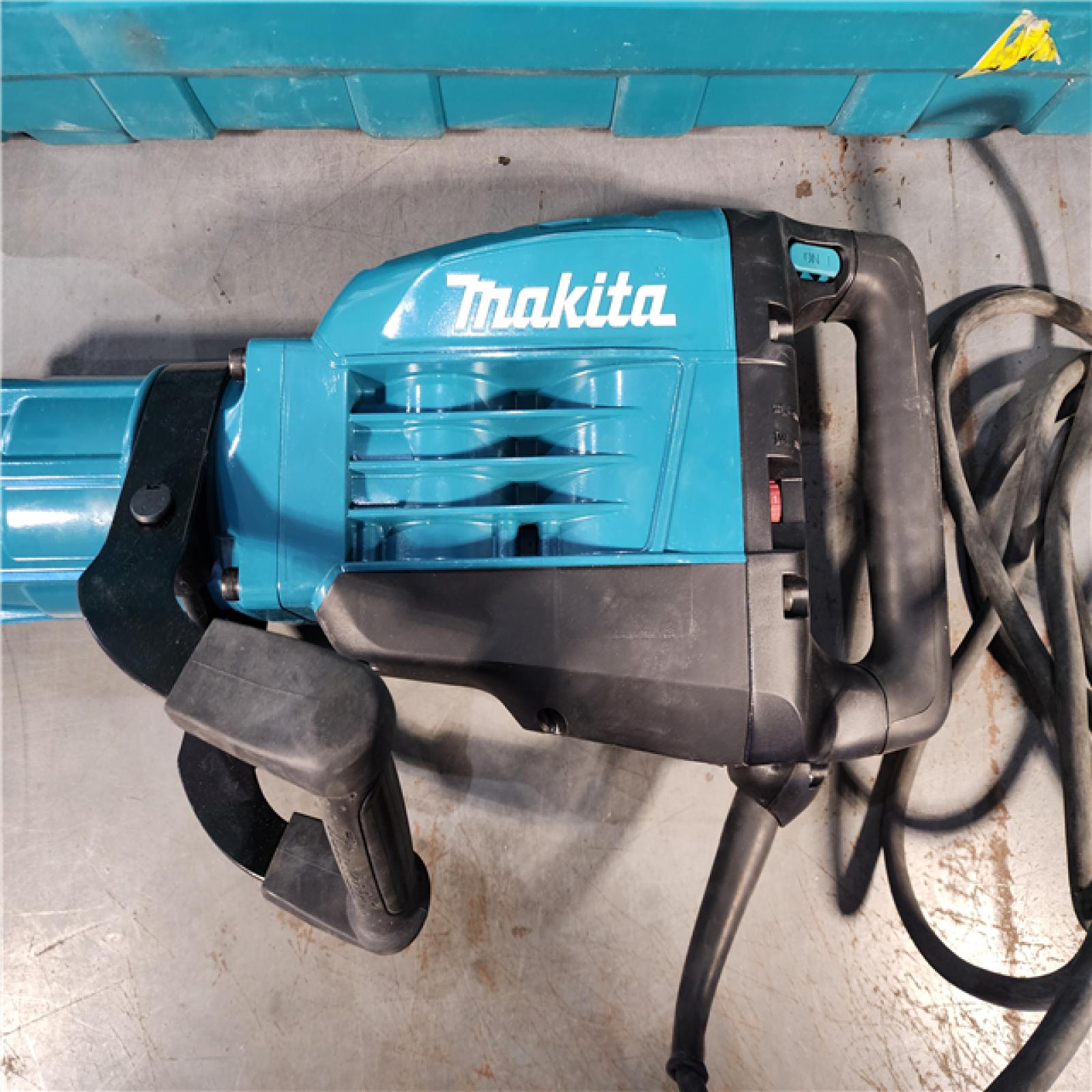 HOUSTON LOCATION - AS-IS Makita HM1307CB 35-Pound 14.0 Amp Variable Speed Corded Demolition Hammer