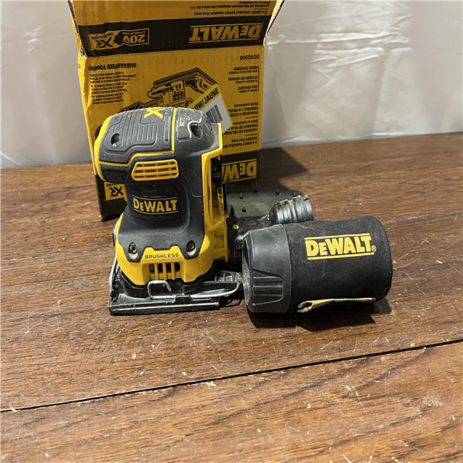 AS-ISDEWALT 20V MAX XR Brushless Cordless 1/4 Sheet Variable Speed Sander (Tool Only)