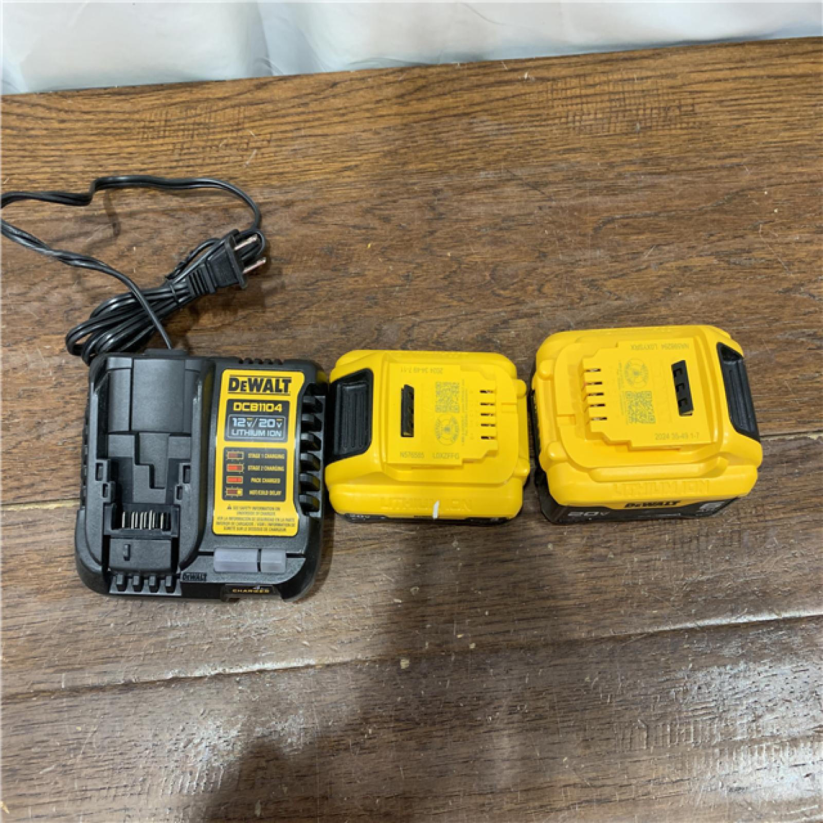 AS-ISDEWALT 20V MAX Lithium-Ion 6.0Ah and 4.0Ah Battery and Charger Starter Kit