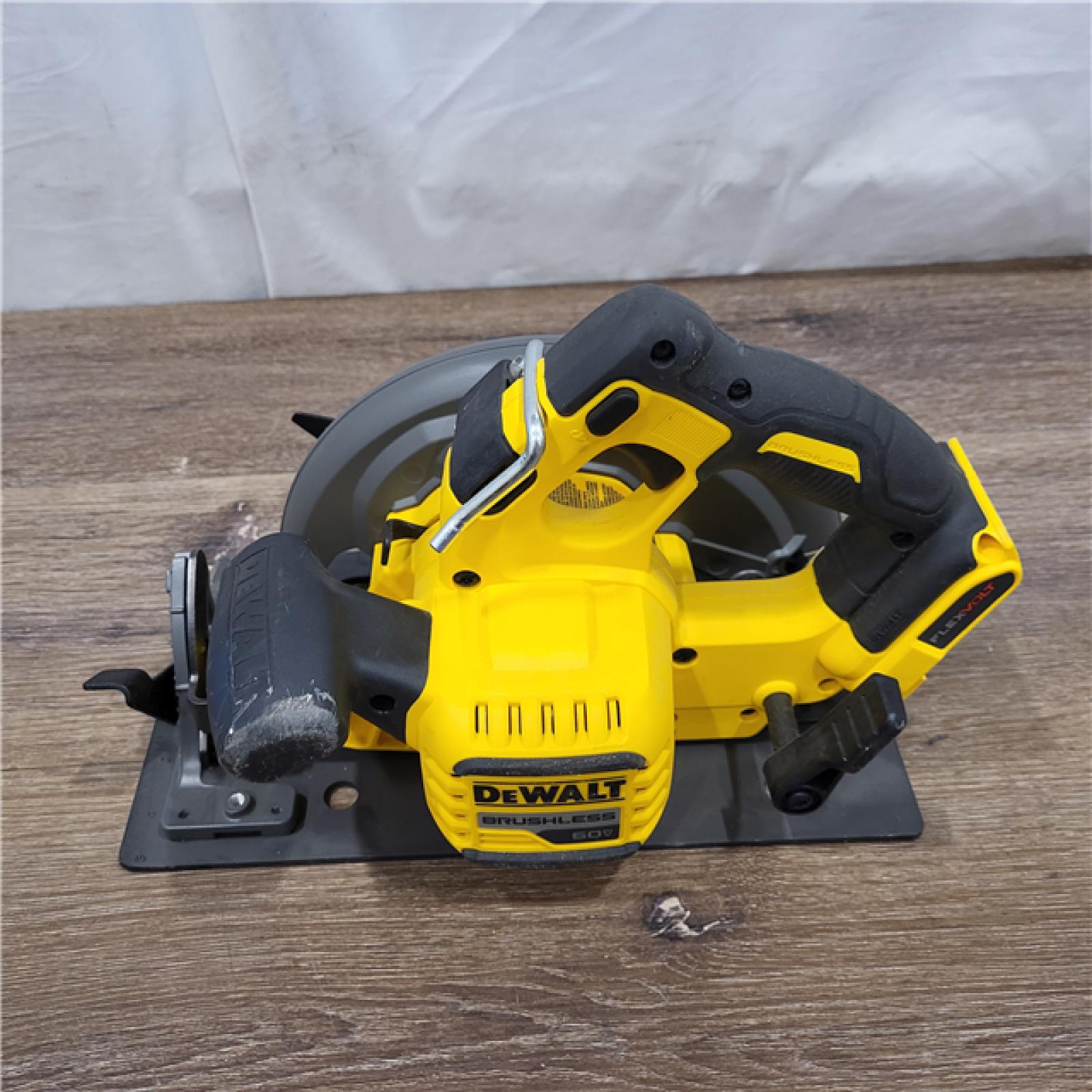 AS-IS 20V MAX Cordless Brushless 7-1/4 in. Sidewinder Style Circular Saw with FLEXVOLT ADVANTAGE (Tool Only)