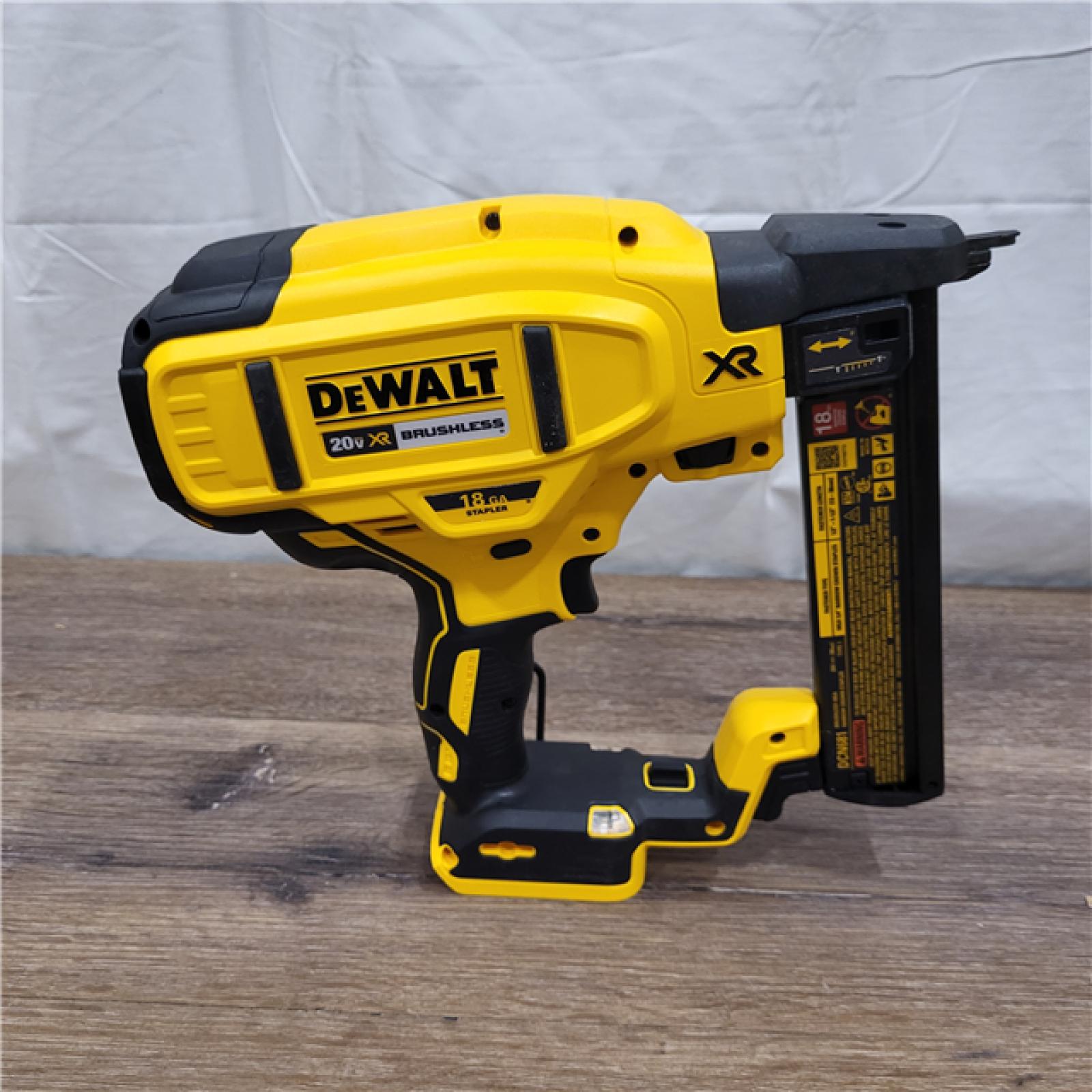 AS-IS DEWALT 20V MAX XR 18 Gauge Brad Nailer Kit