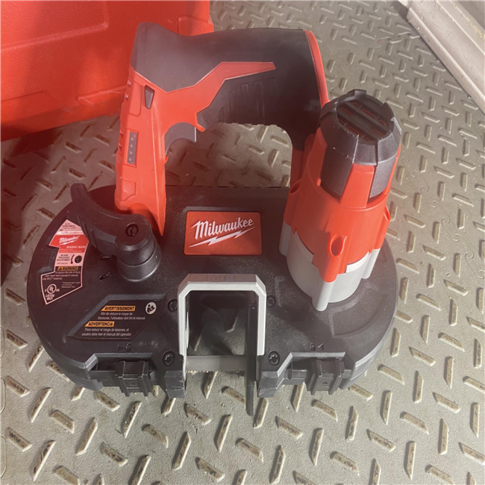 HOUSTON LOCATION - AS-IS Milwaukee 2429-21XC M12 Cordless Sub-Compact Bandsaw Kit