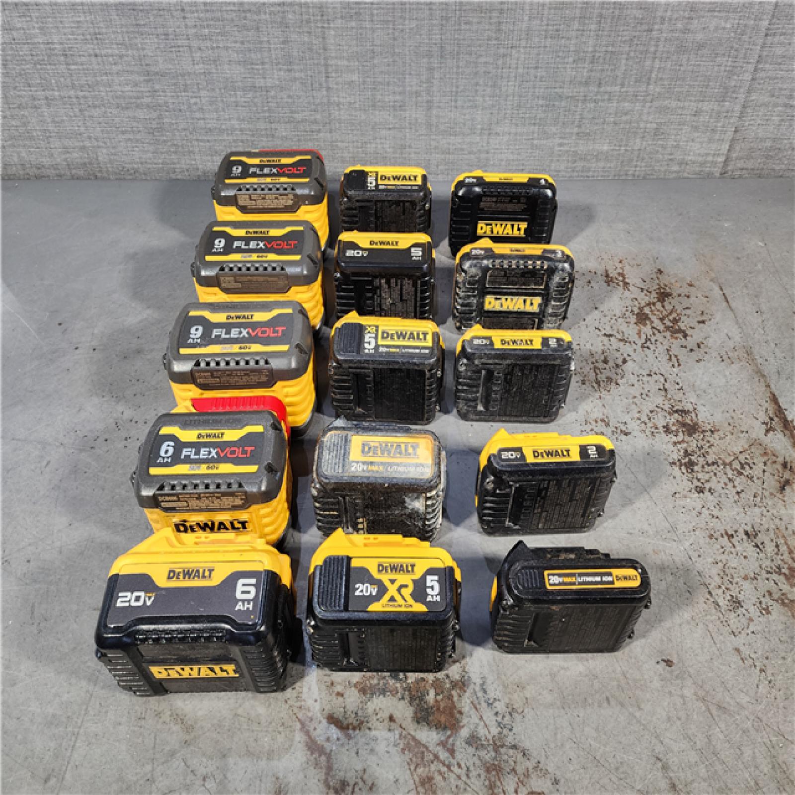 HOUSTON LOCATION - AS-IS DEWALT BATTERY PACK QTY - 15