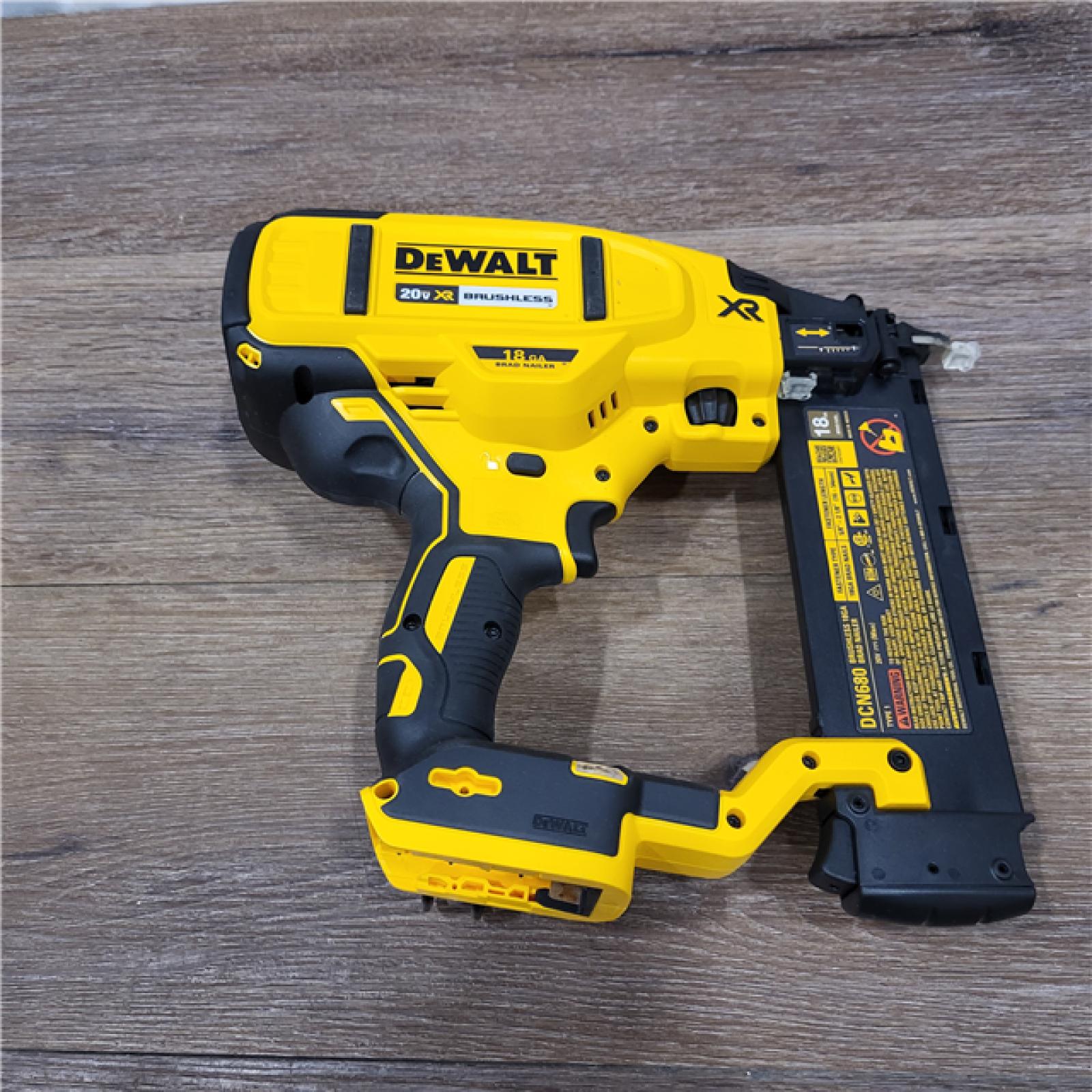 AS-IS DEWALT 20V MAX XR 18 Gauge Brad Nailer Kit