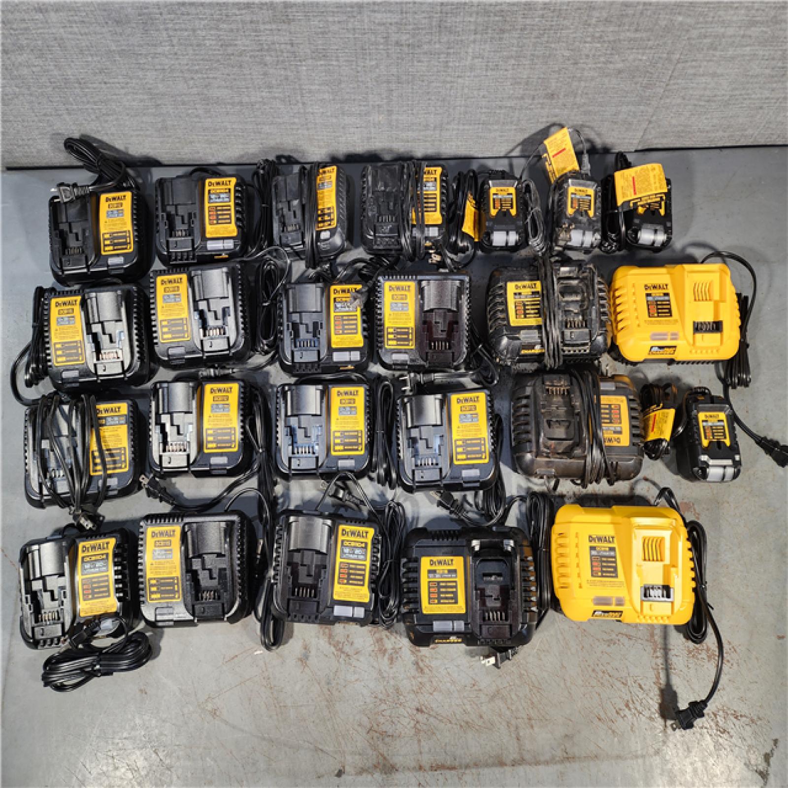 HOUSTON LOCATION - AS-IS DEWALT BATTERY CHARGER PACK QTY - 24