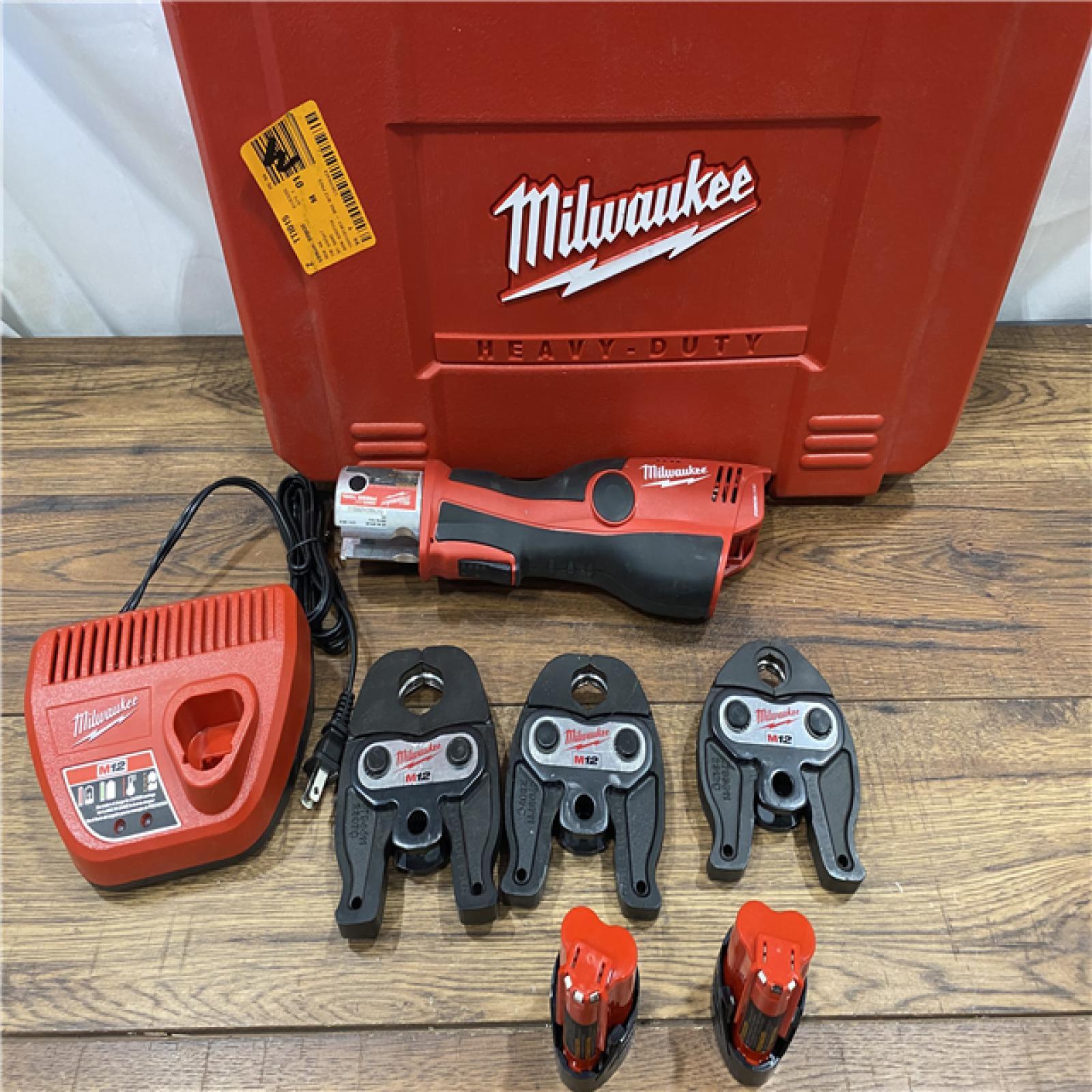 AS IS Milwaukee M12 Force Logic Press Tool 1/2 in. to 1 in. Kit