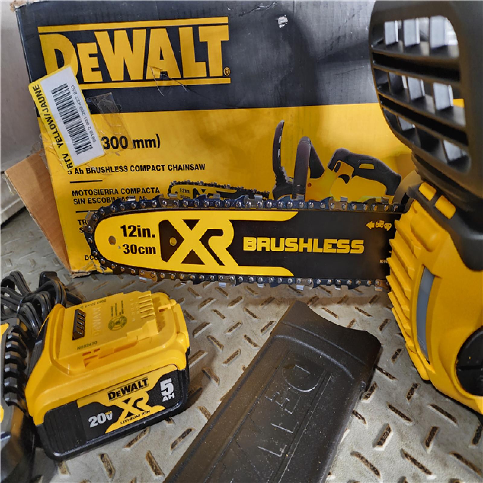 HOUSTON LOCATION - AS-IS (APPEARS LIKE NEW) Dewalt 7605686 12 in. 20V Battery Powered Chainsaw