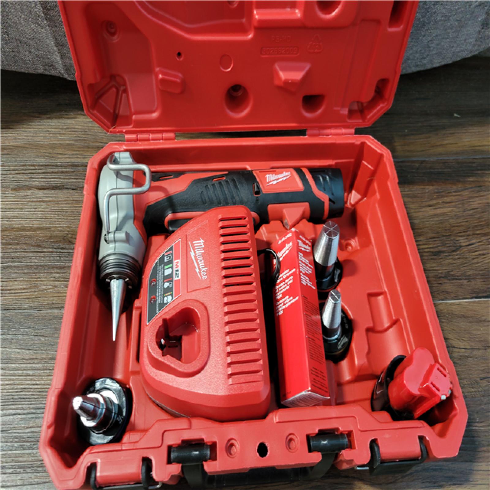 CALIFORNIA NEW MILWAUKEE M12 PEX EXPANDER KIT(BATTERIES AND CHARGER INCLUDED)