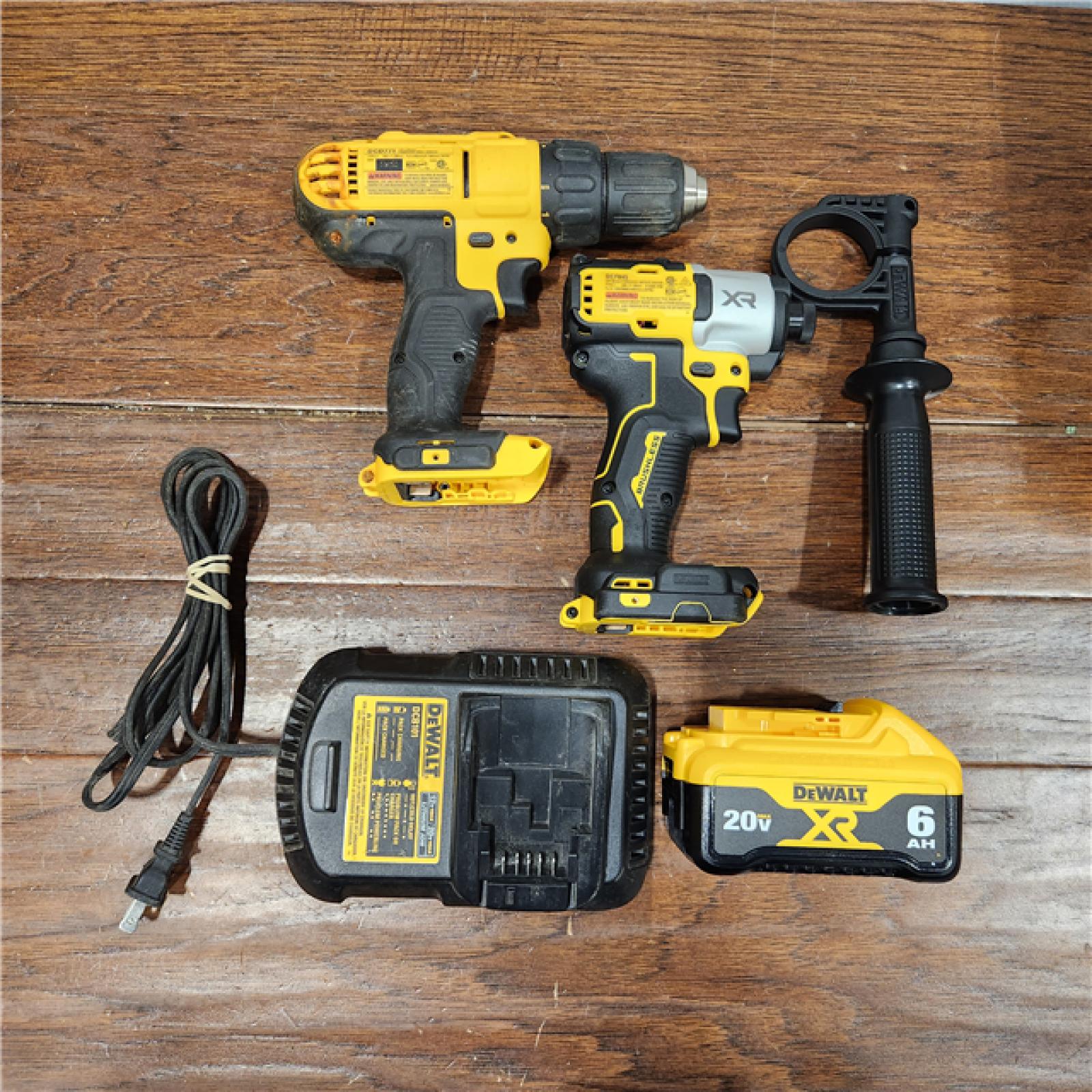 AS-IS DEWALT 20-Volt Lithium-Ion Cordless 3-Tool Combo Kit with FLEXVOLT 6 Ah Batteries and Charger (NOT INCLUDE BATTERY 9AH)