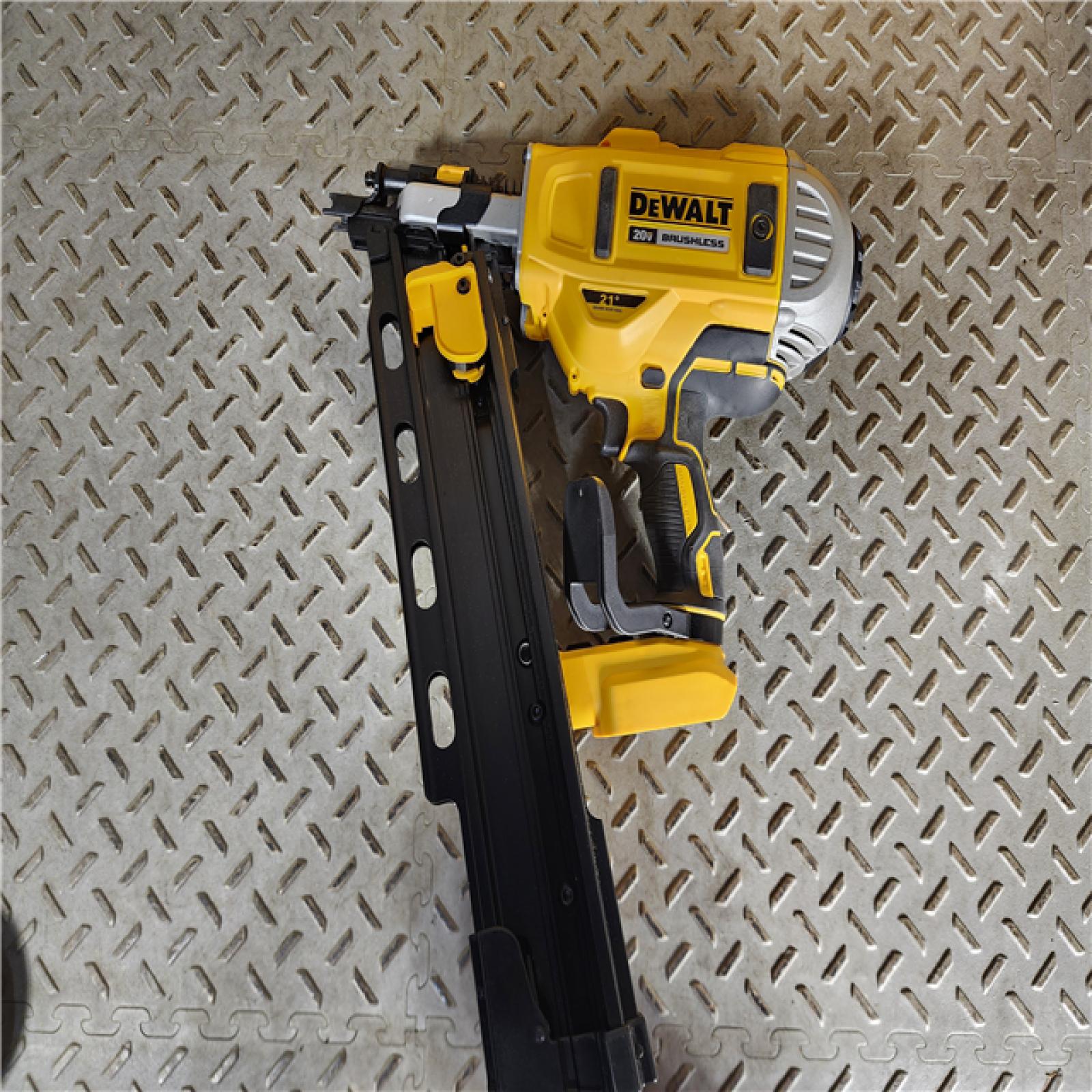 HOUSTON LOCATION - AS-IS (APPEARS LIKE NEW) DEWALT 20V MAX XR Lithium-Ion Electric Cordless Brushless 2-Speed 21° Plastic Collated Framing Nailer (Tool Only)