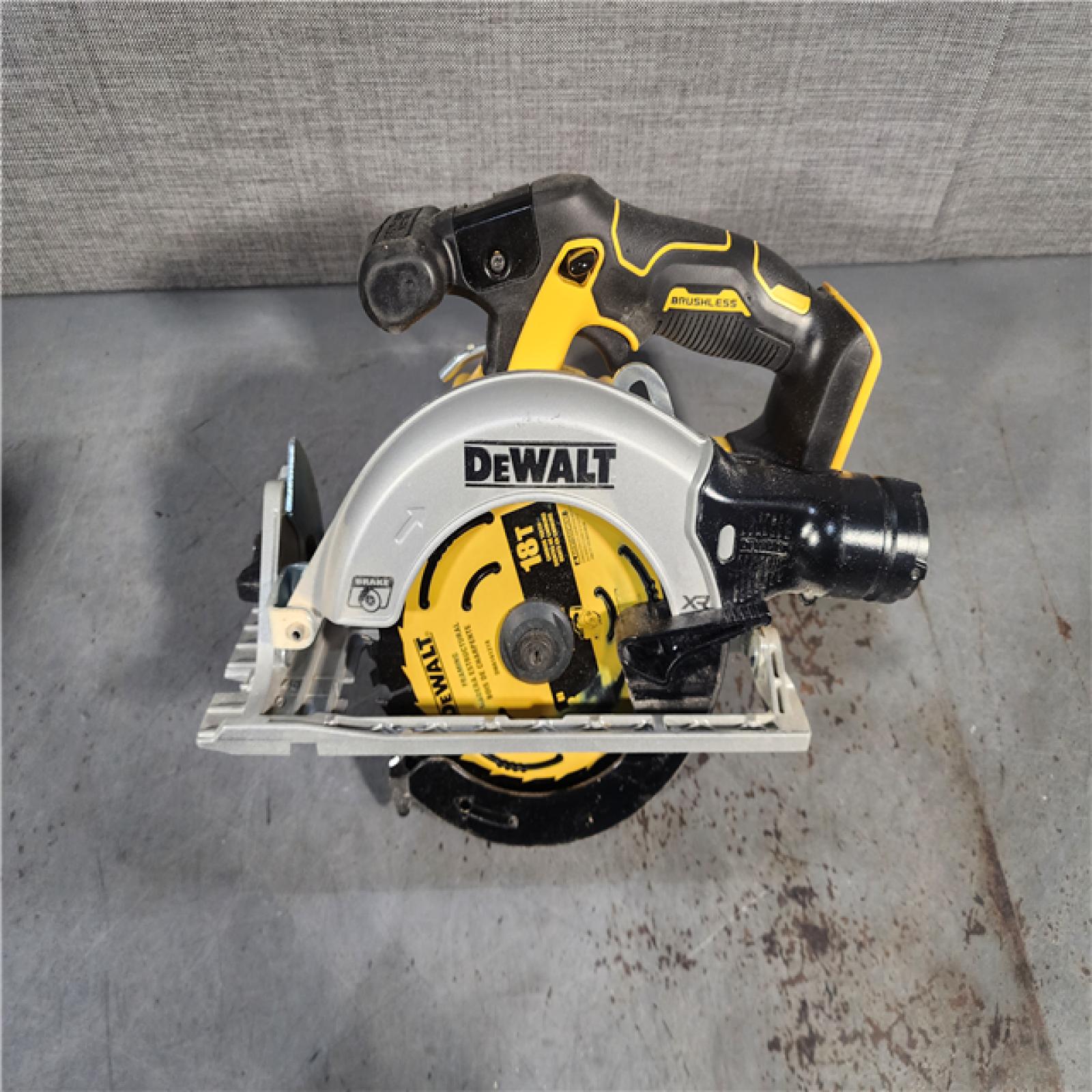 HOUSTON LOCATION - AS-IS DeWALT DCS565B 20V Max Brushless 6.5   Cordless Circular Saw (TOOL ONLY)