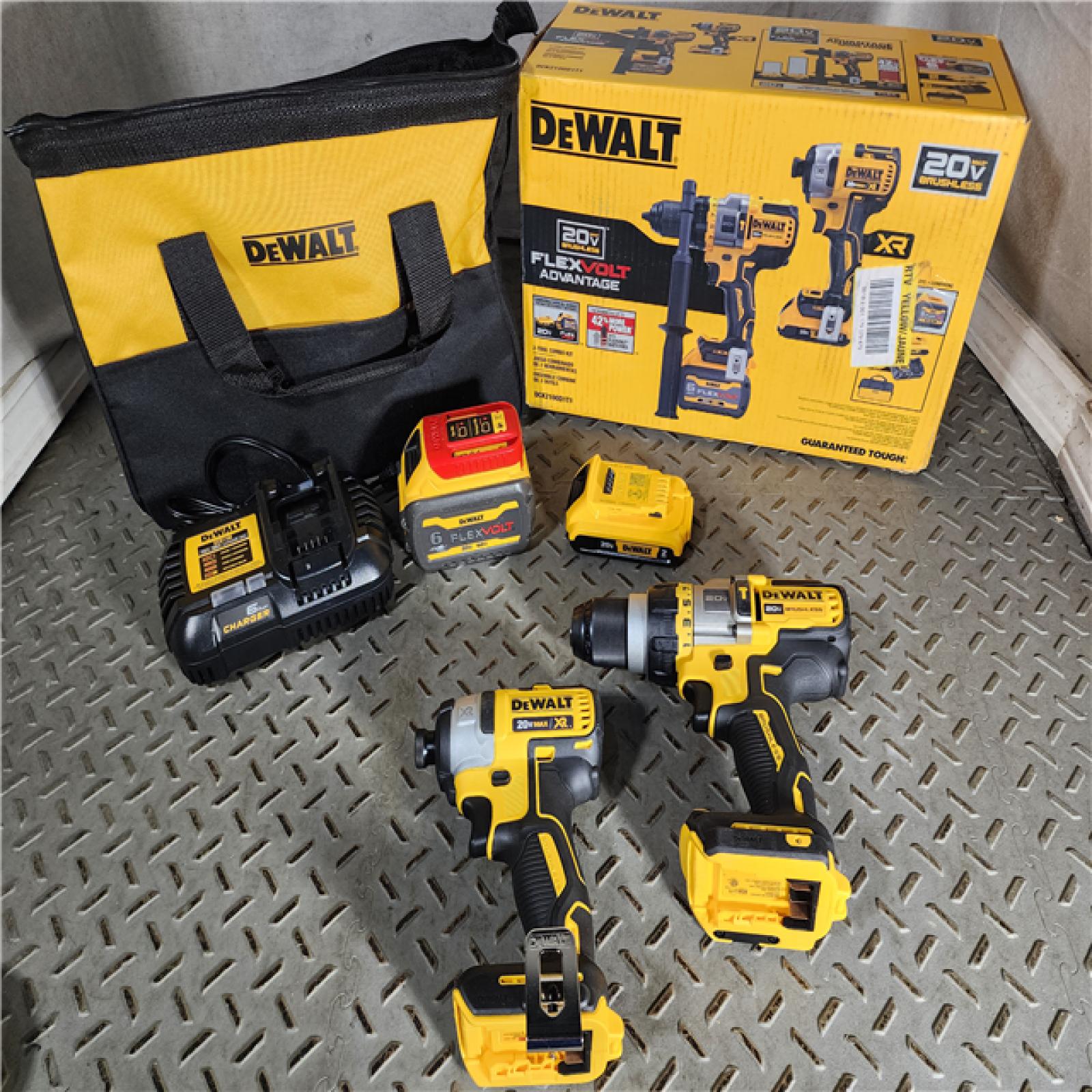 HOUSTON LOCATION - AS-IS (APPEARS LIKE NEW) 20V MAX Cordless Brushless Hammer Drill/Driver 2 Tool Combo Kit with FLEXVOLT ADVANTAGE