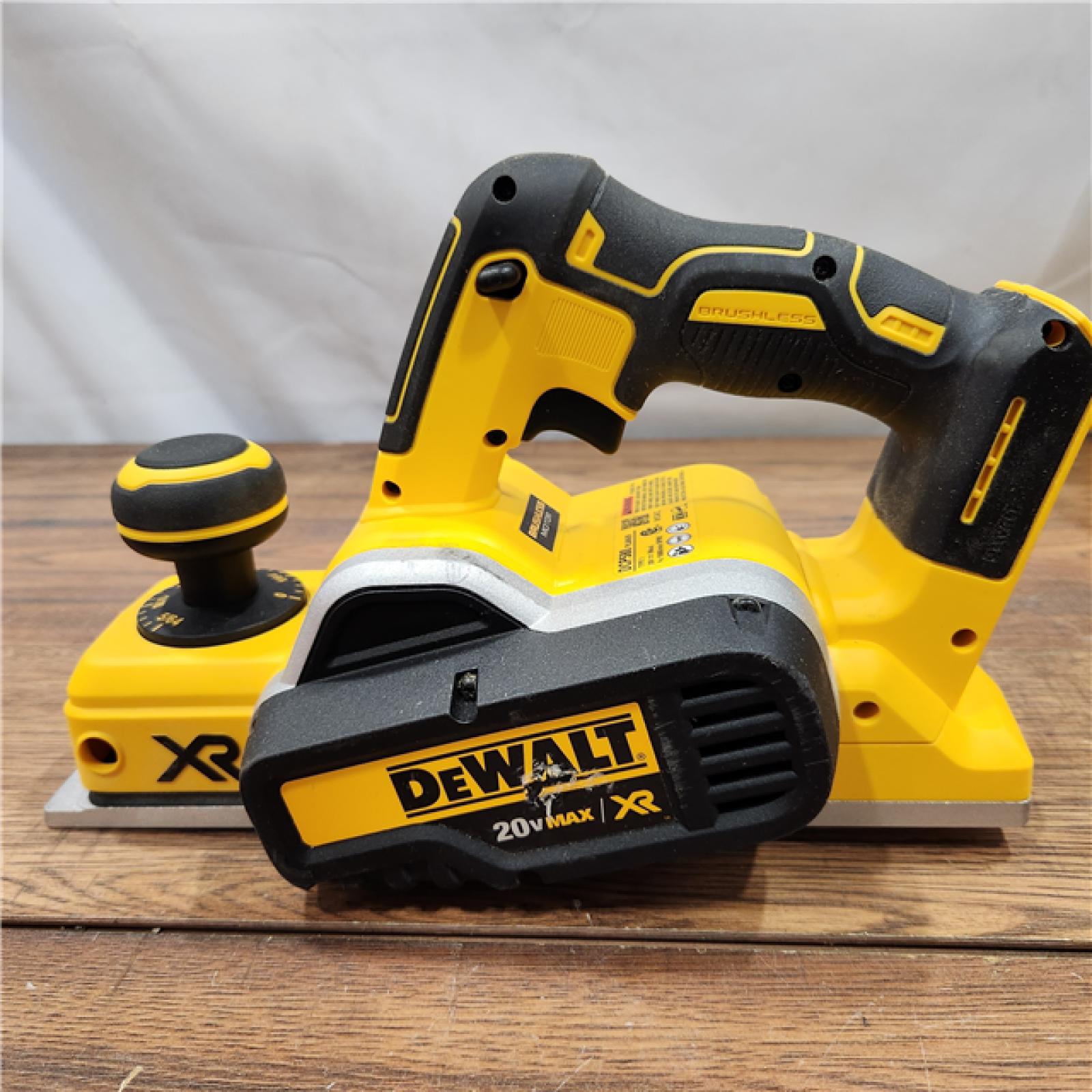 AS-IS DEWALT 20-Volt MAX XR Lithium-Ion Cordless Brushless 3-1/4 in. Planer (Tool-Only)