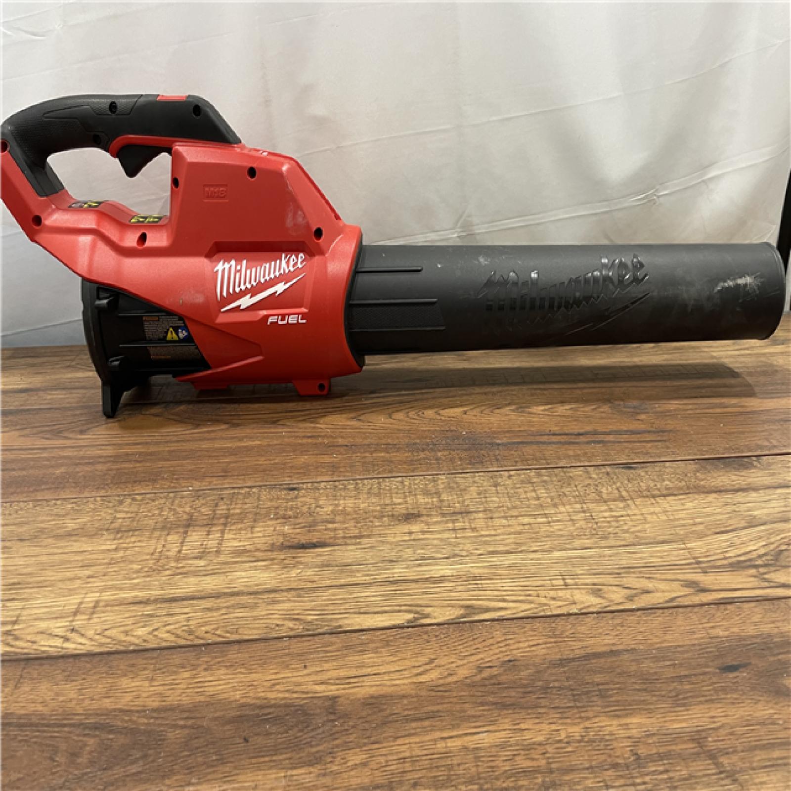 AS-IS Milwaukee M18 FUEL 120 MPH 450 CFM 18V Lithium-Ion Brushless Cordless Handheld Blower Kit