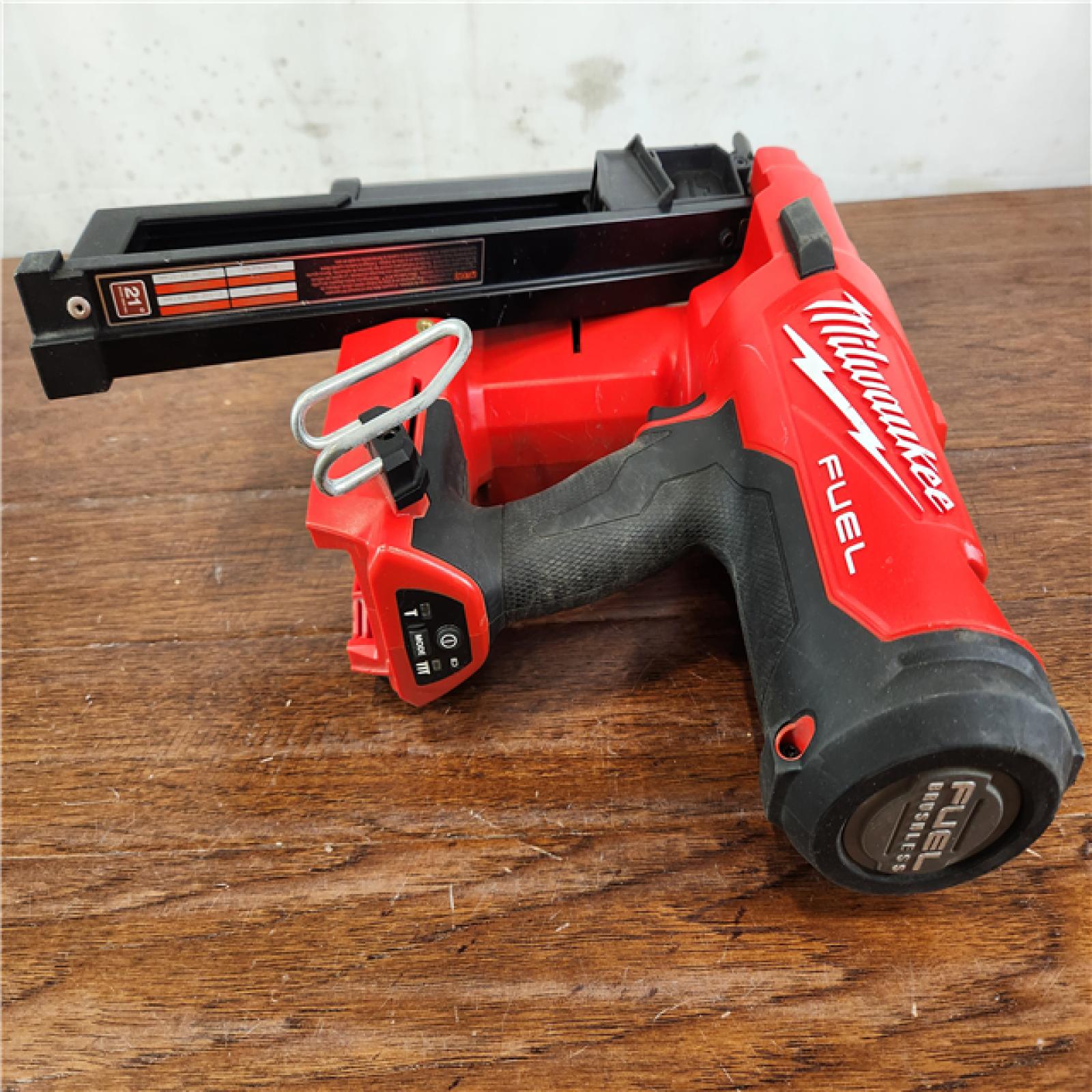 AS-IS Milwaukee M18 FUEL Brushless Cordless 21-Degree 3-1/2 Plastic Collated Framing Nailer (Tool Only)