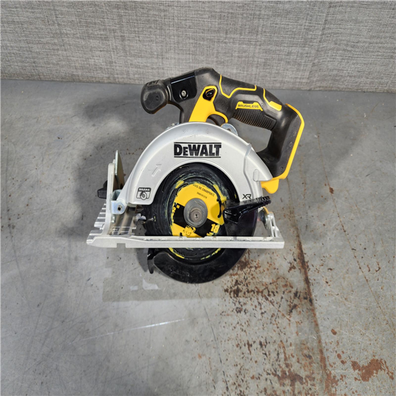 HOUSTON LOCATION - AS-IS DeWALT DCS565B 20V Max Brushless 6.5   Cordless Circular Saw