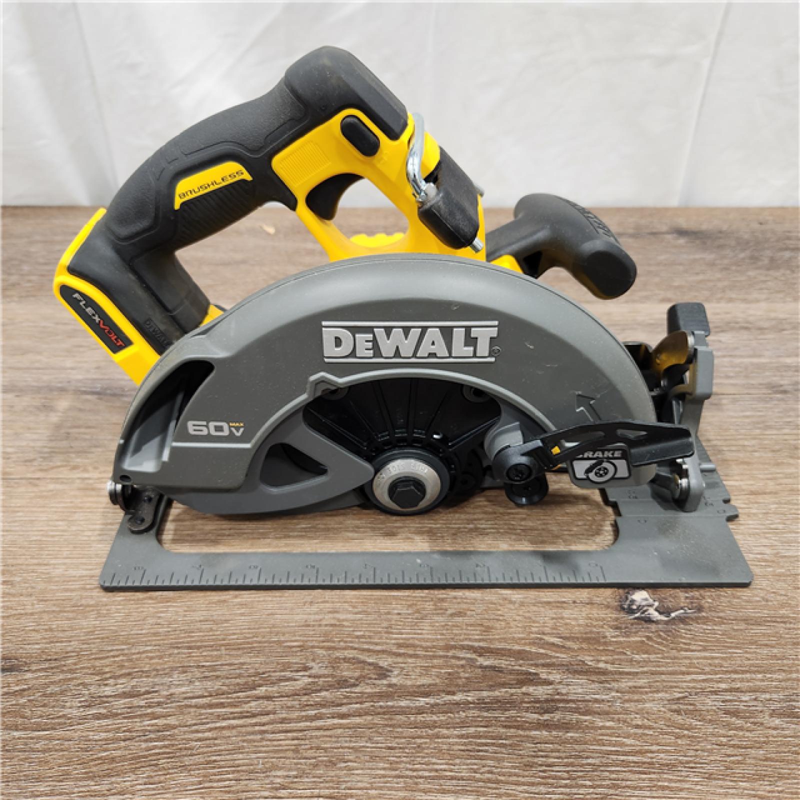 AS-IS DeWalt FLEXVOLT 60V MAX Cordless Brushless 7-1/4 in. Circular Saw with Brake (Tool Only)