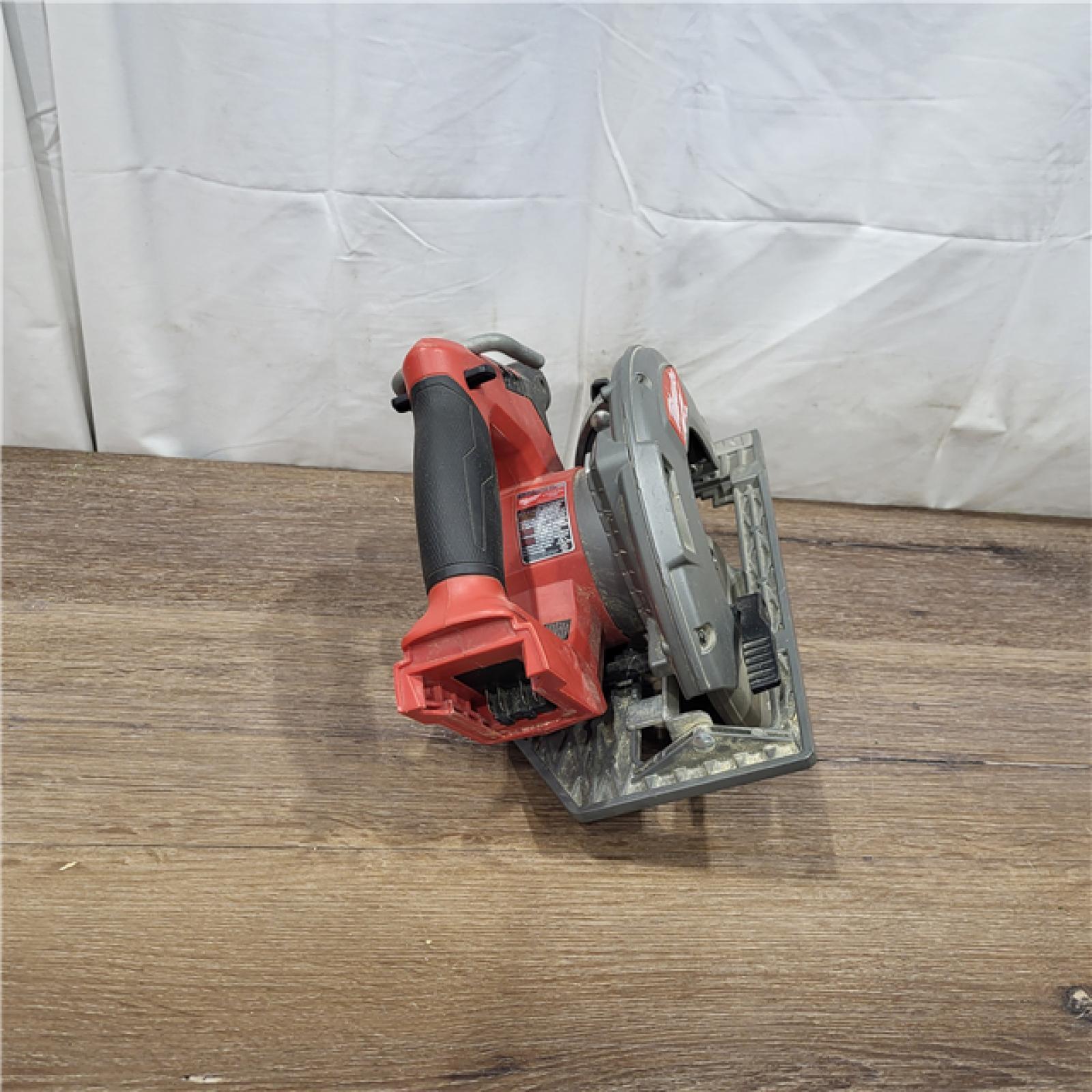 AS-IS Milwaukee M18 FUEL 18V Lithium-Ion Brushless Cordless 7-1/4 in. Circular Saw (Tool-Only)