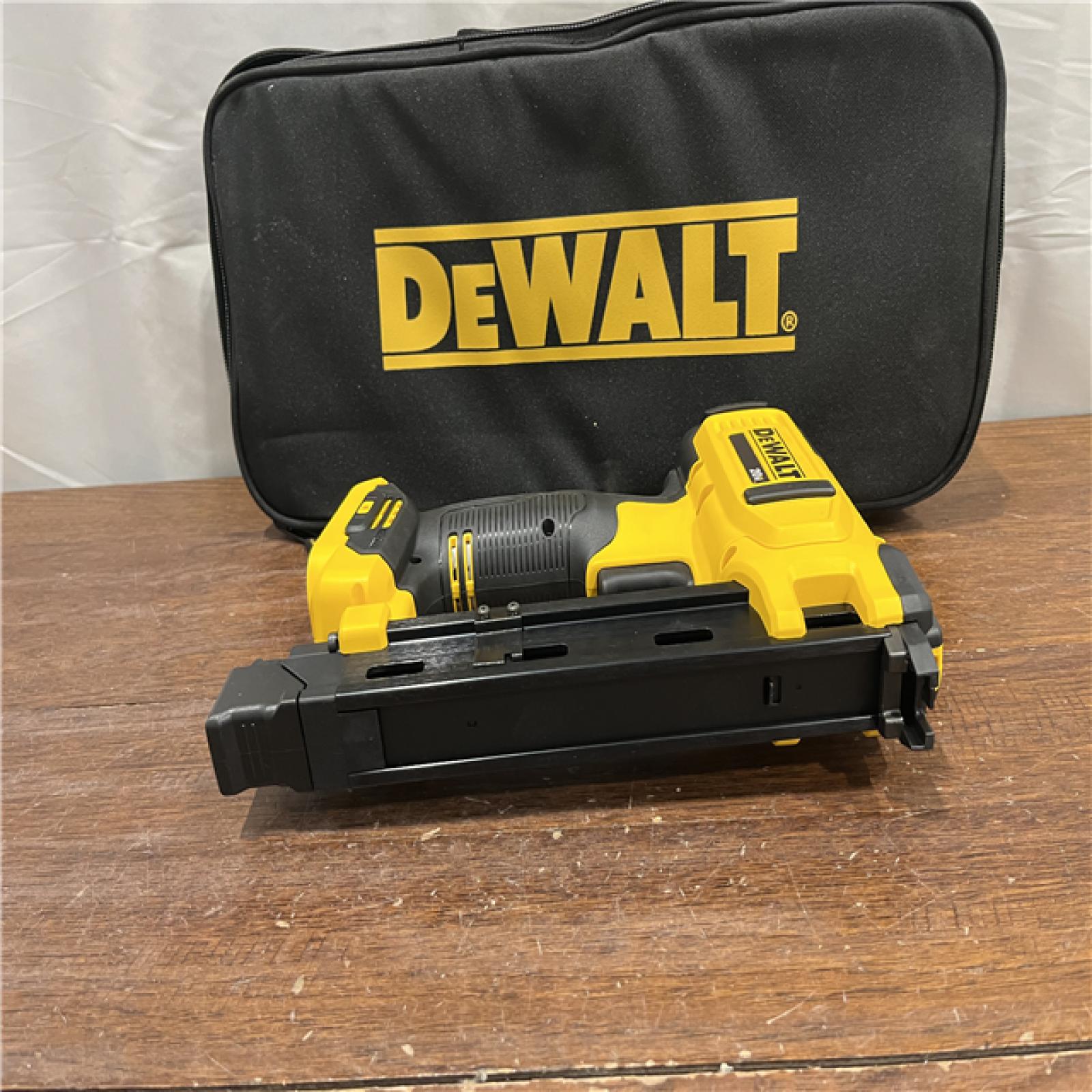 AS-ISDEWALT Cordless Cable Stapler KIT