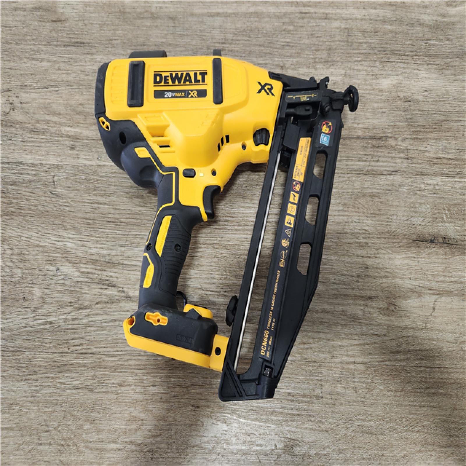Phoenix Location NEW DEWALT 20V MAX XR Lithium-Ion Electric Cordless 16-Gauge Angled Finishing Nailer (Tool Only) DCN660