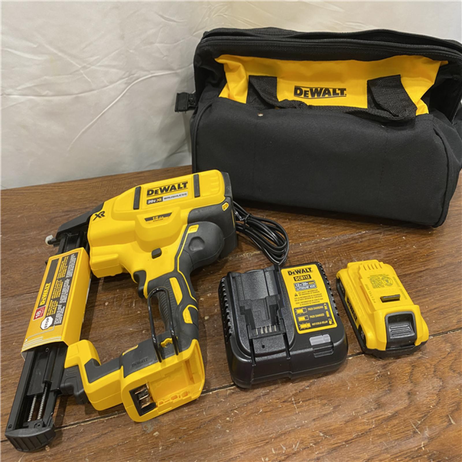 AS-ISDEWALT 20V-MAX XR 18GA BRAD NAILER KIT