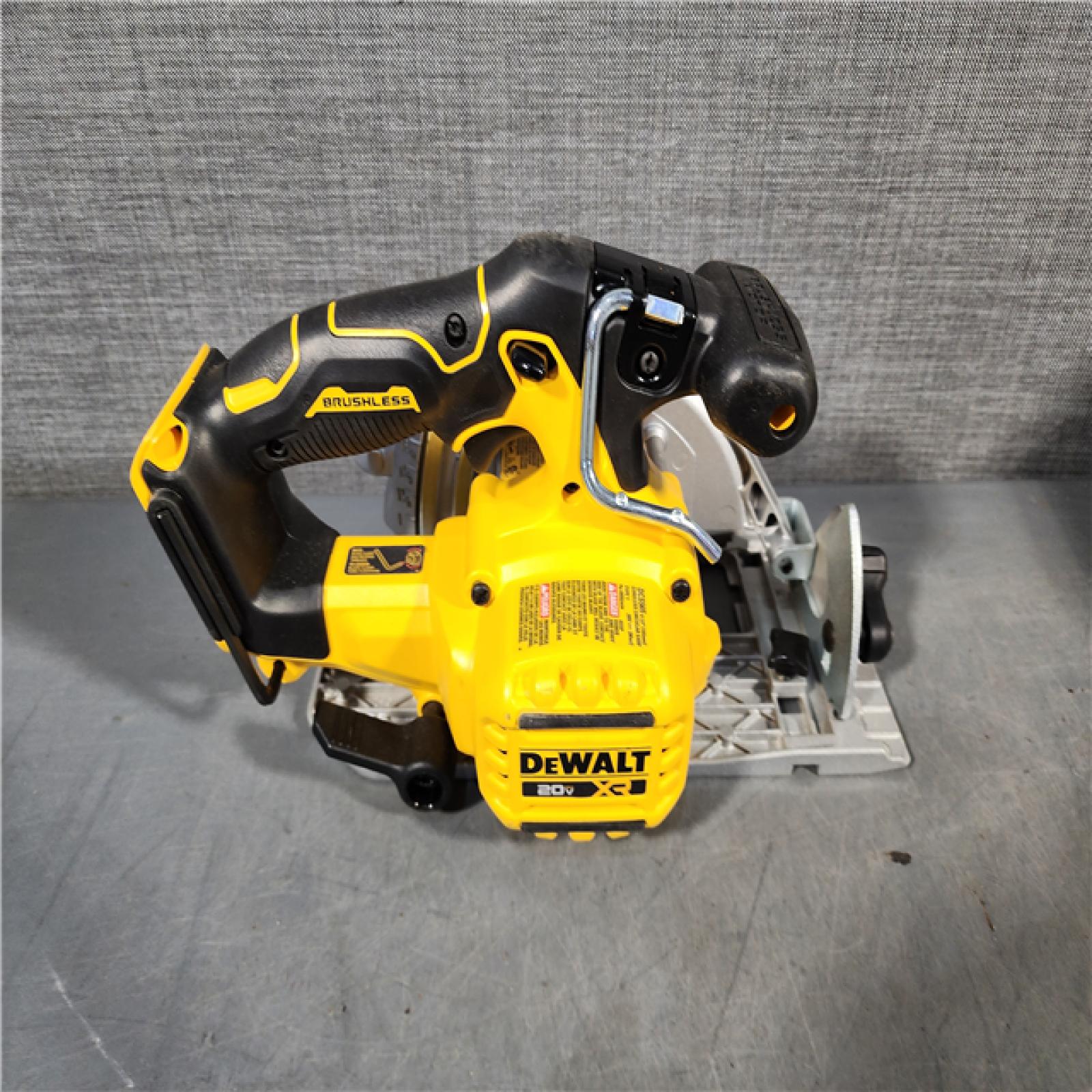 HOUSTON LOCATION - AS-IS DeWALT DCS565B 20V Max Brushless 6.5   Cordless Circular Saw (TOOL ONLY)